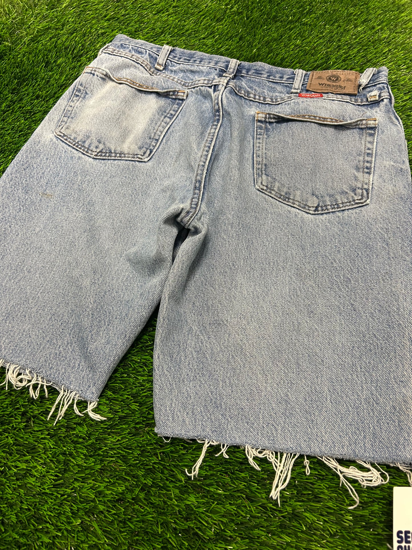 00s Wrangler Workwear Distressed Cut Off Vintage Jean Shorts (36)