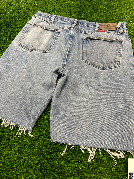00s Wrangler Workwear Distressed Cut Off Vintage Jean Shorts (36)