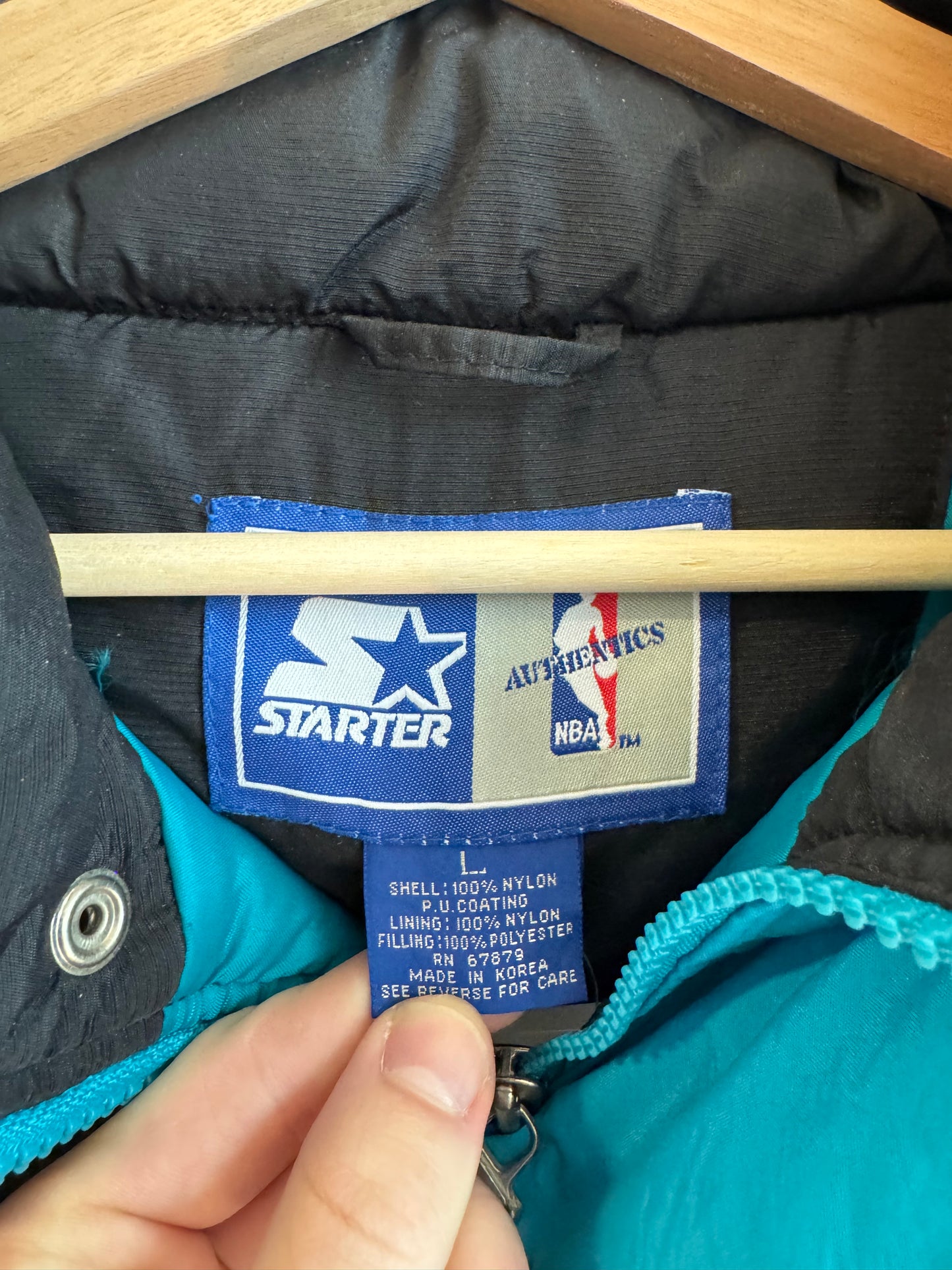 90s Charlotte Hornets Black Starter Puffer Jacket (L)