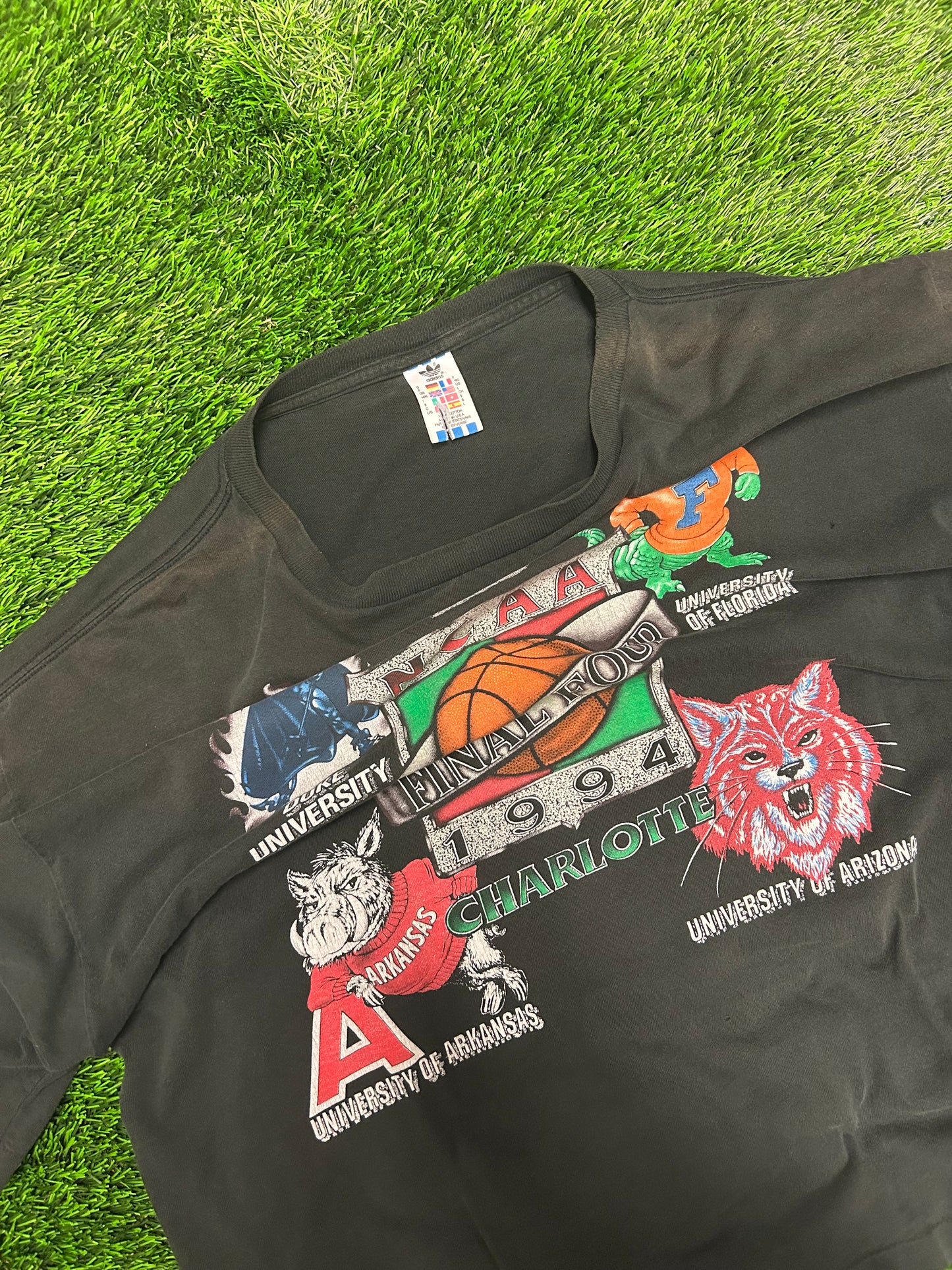 1994 Charlotte Final Four NCAA Basketball Duke, Florida, Arizona, Arkansas Vintage Grail Boxy Tee (XL)