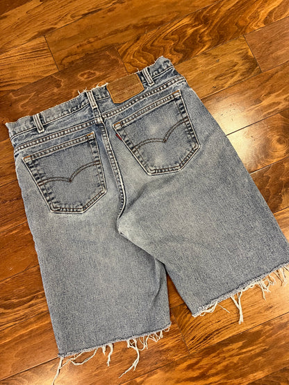 00s Levi's 550 Faded Mid Wash Shorts (34)