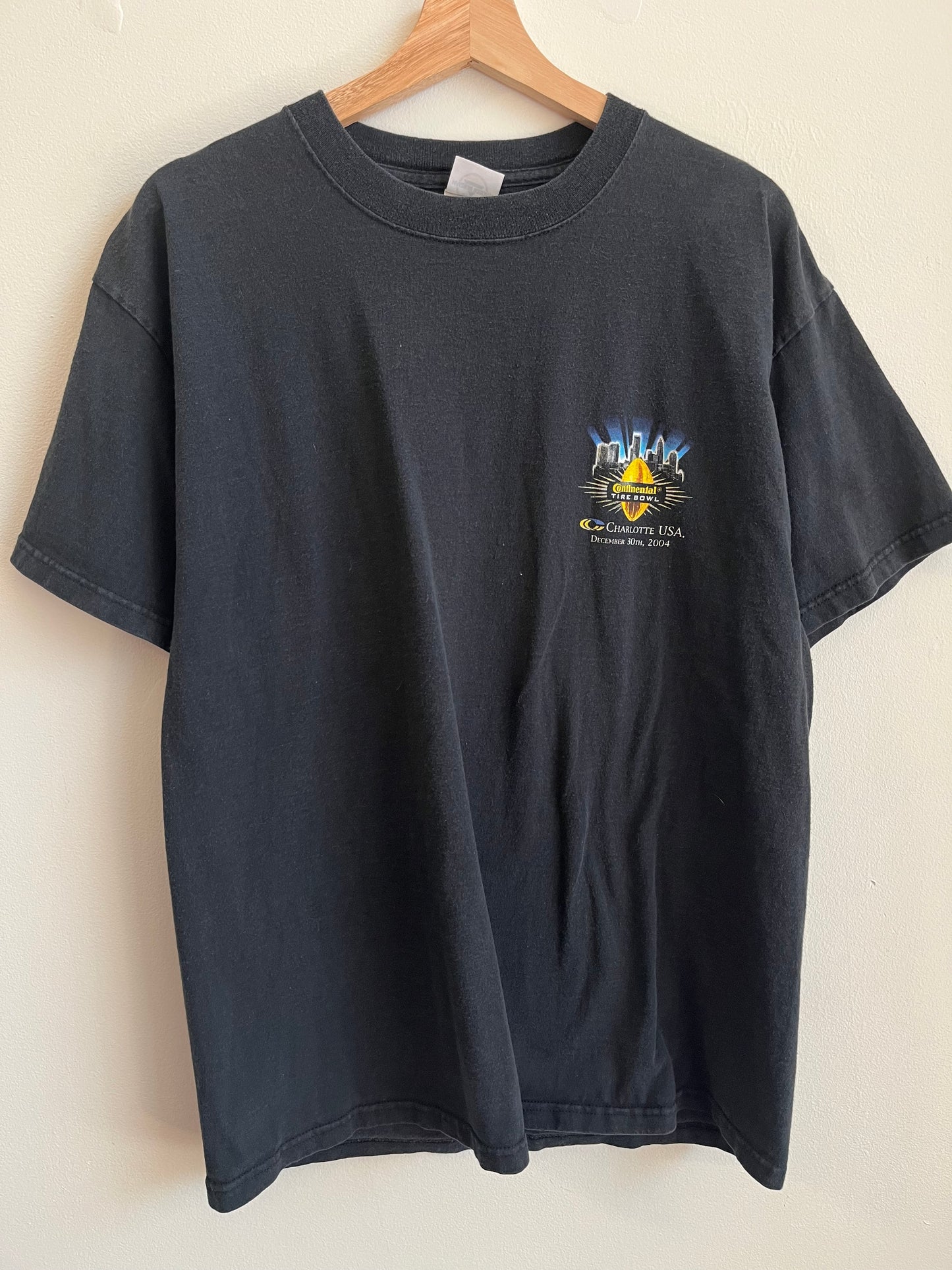 2004 UNC Tarheels vs Boston College Eagles Helmet Tee (L)