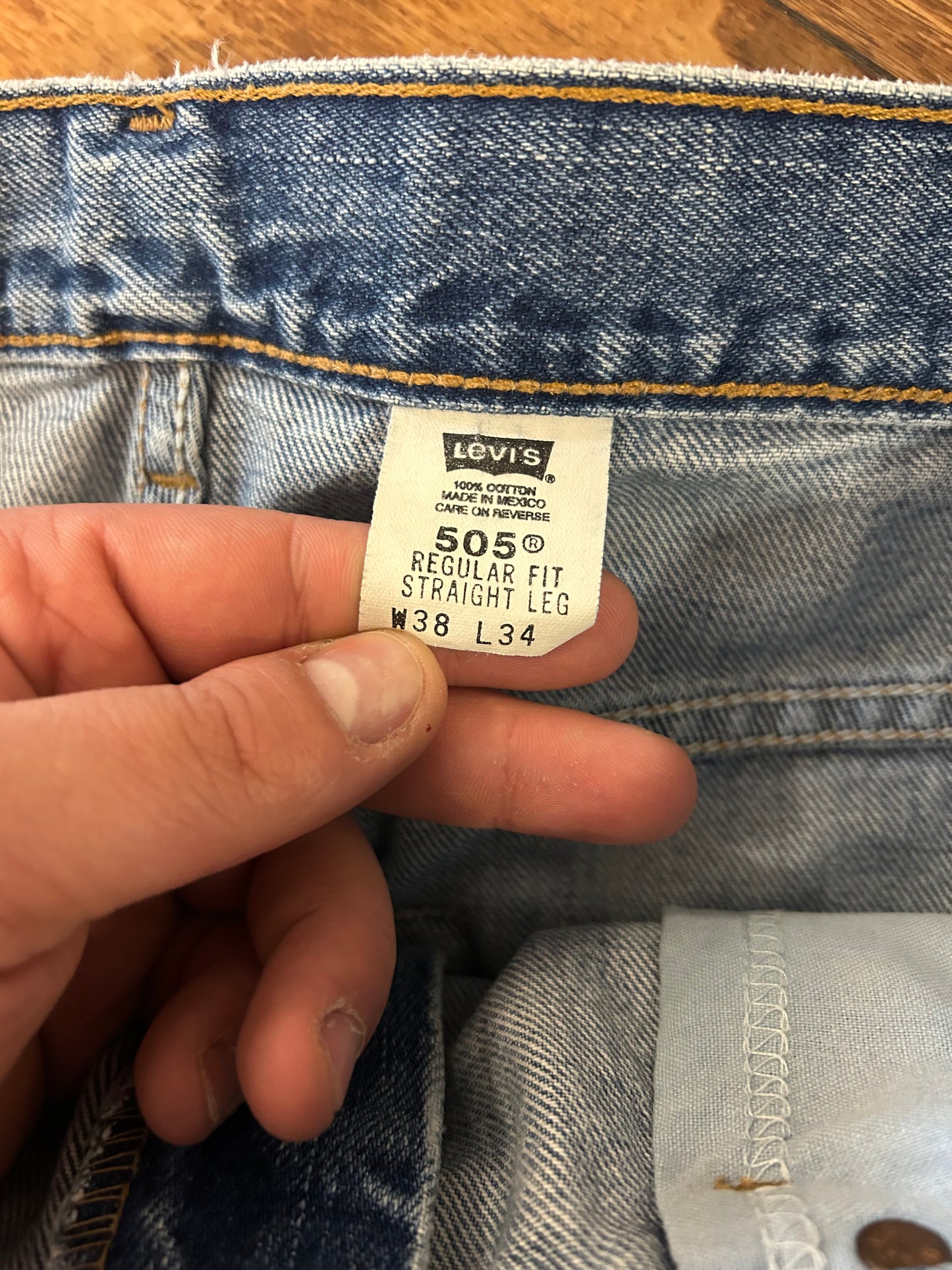 2001 Levi's 505 Mid Wash Jeans (38 x 34)