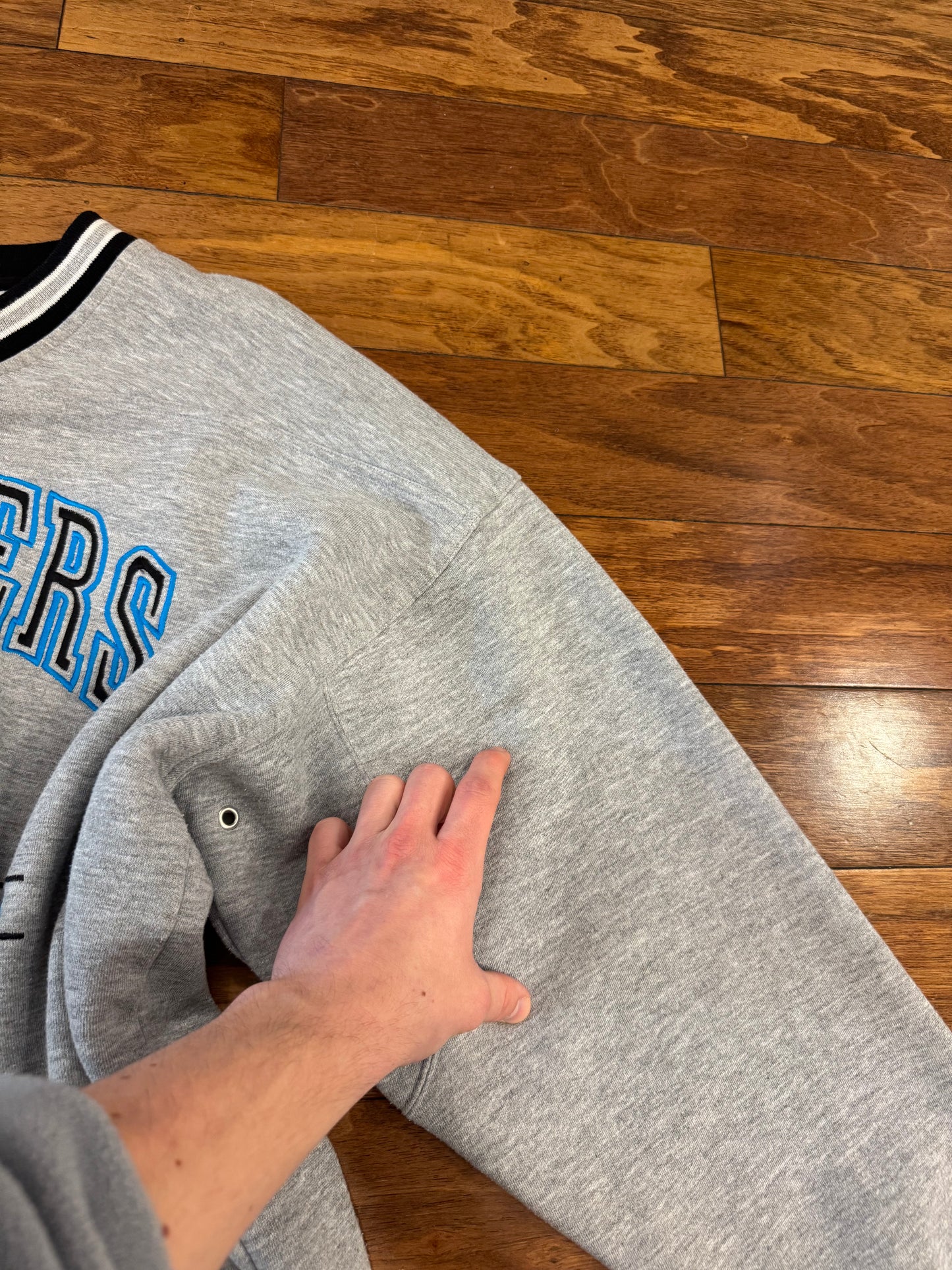 00s Carolina Panthers Lee V Neck Crewneck (L)