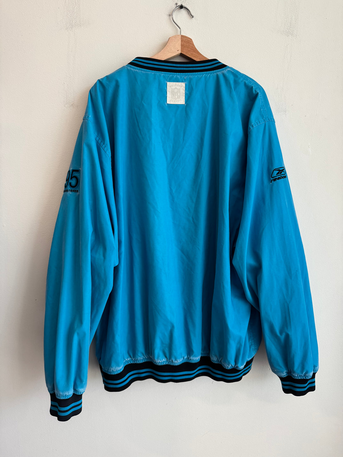 00s Carolina Panthers Faded Blue Tail Swoop Windbreaker (XL)