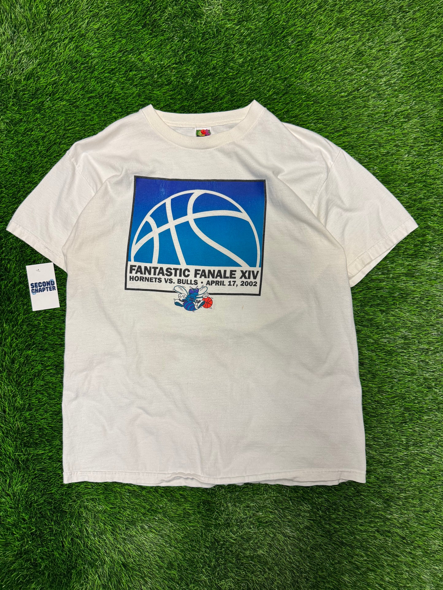 2002 Charlotte Hornets v Chicago Bulls Fantastic Fanale XIV Vintage NBA Tee (XL)