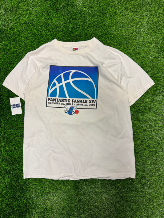 2002 Charlotte Hornets v Chicago Bulls Fantastic Fanale XIV Vintage NBA Tee (XL)