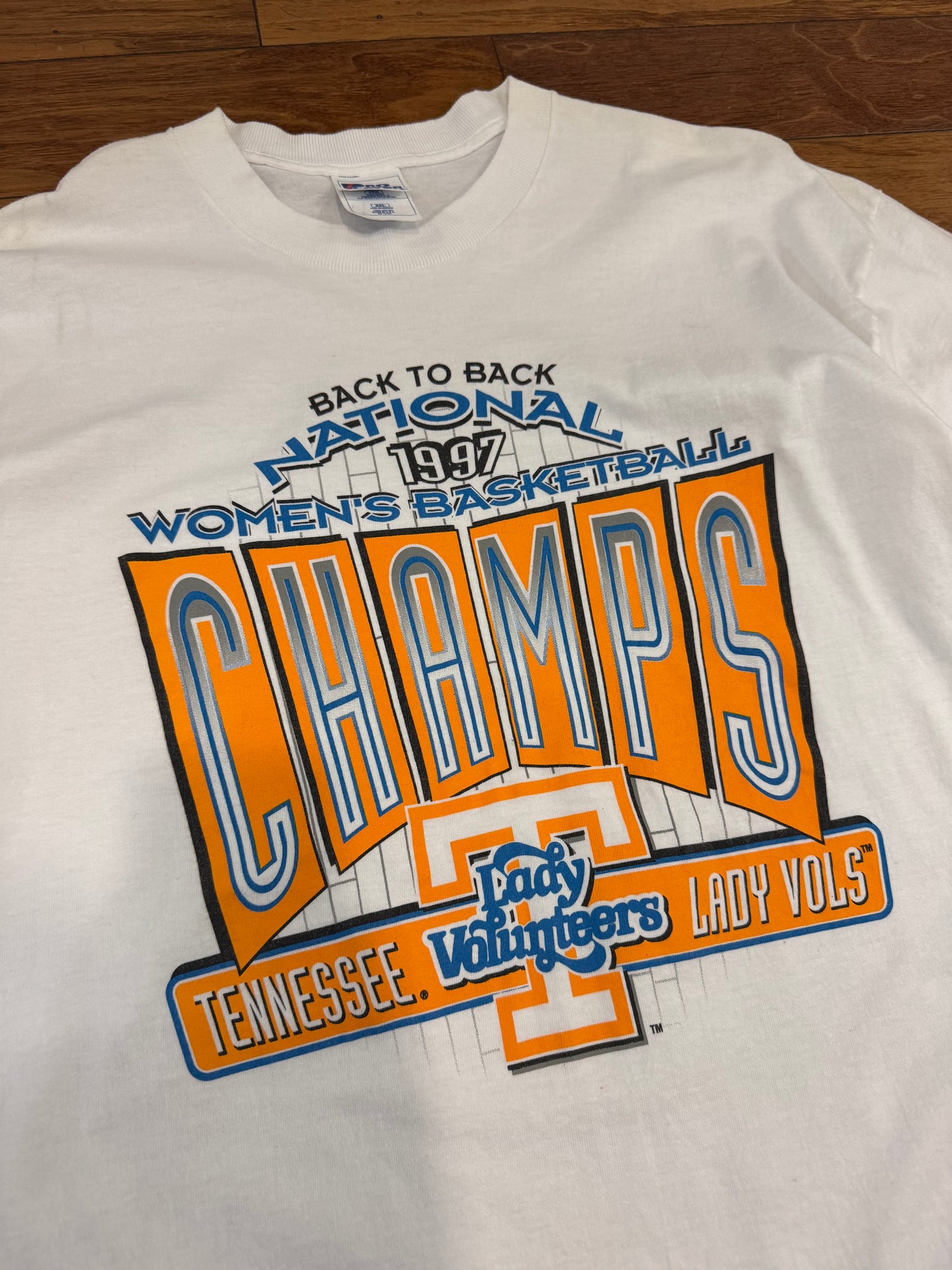 1997 Tennessee Lady Vols Back to Back Champs Cropped Tee (XL)
