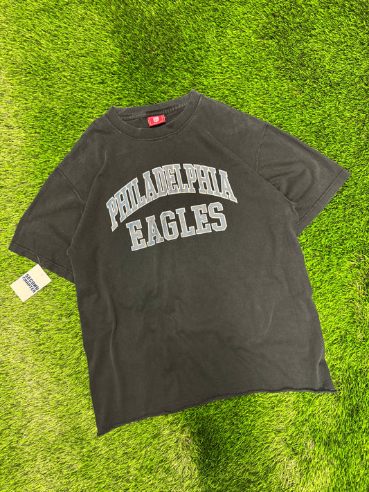 00s Philadelphia Eagles Black Spell Out Cropped Tee (L)