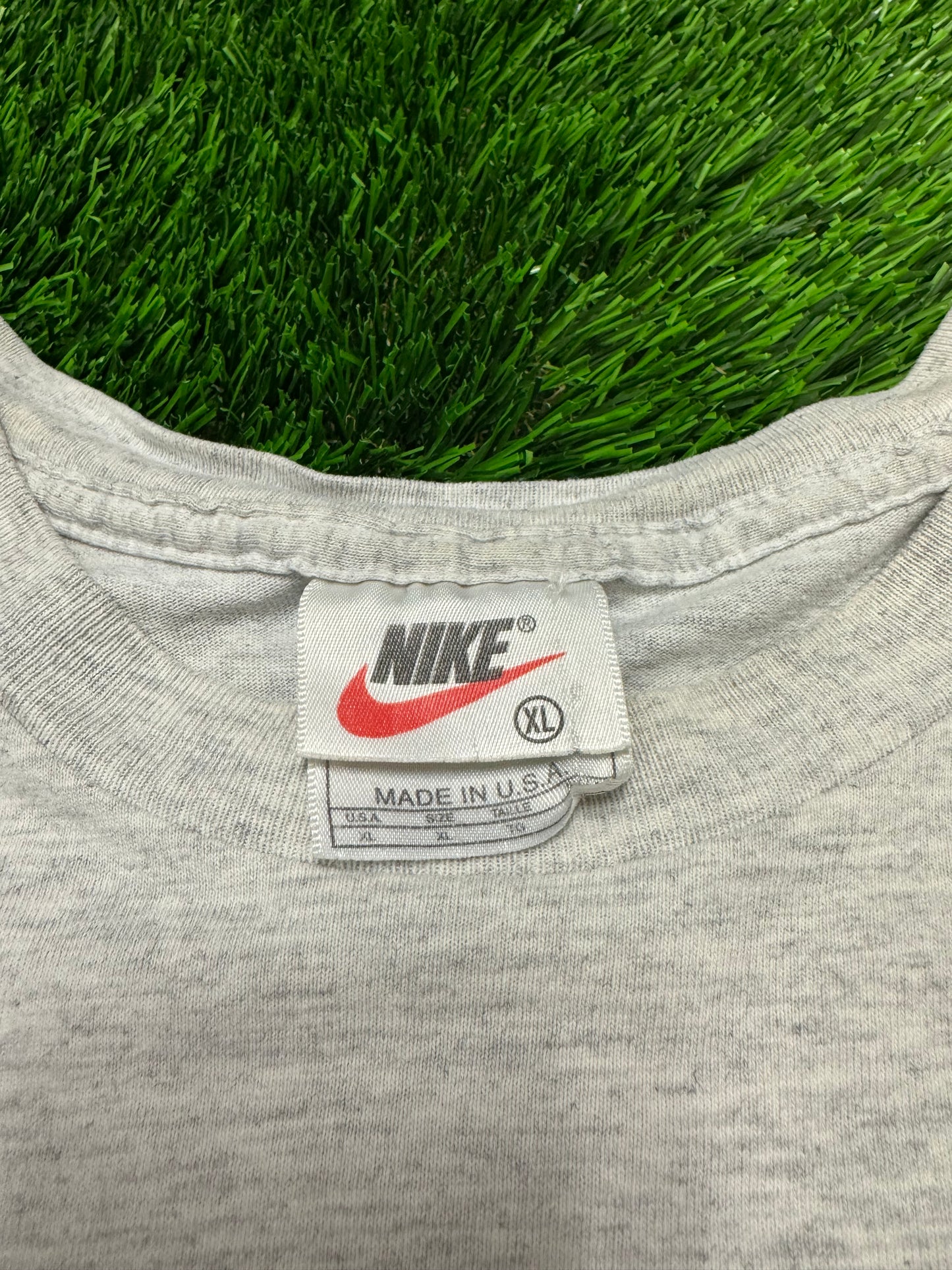 90s Nike Michael Jordan's Restaurant Jump Man NBA Tee (XL)