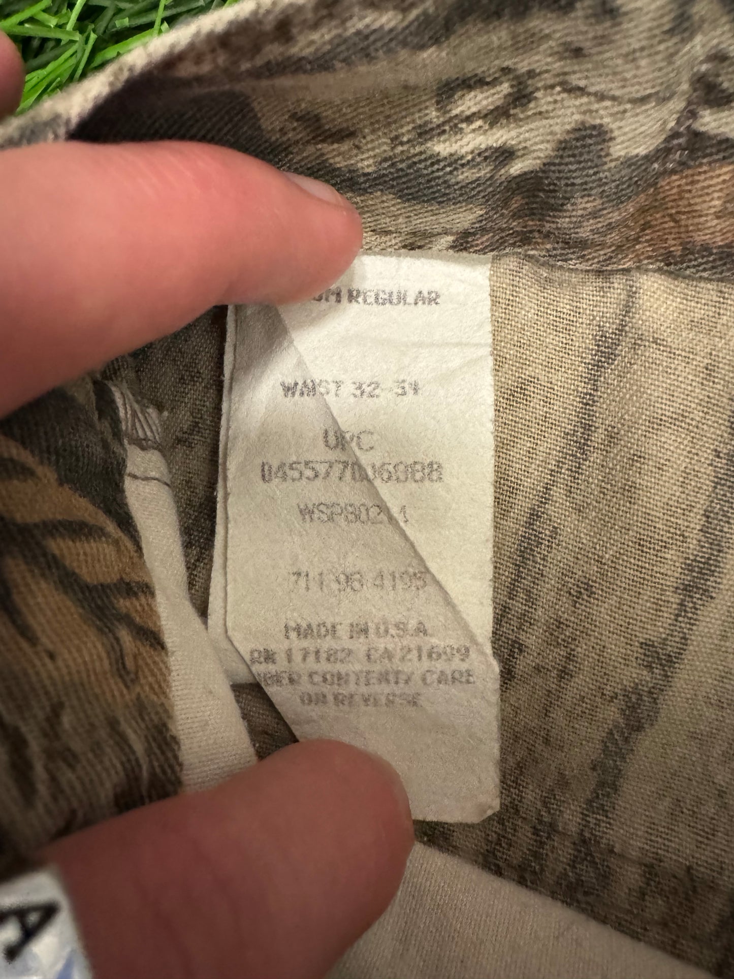 90s Vintage Liberty Faded Camo Pants (34 x 30)