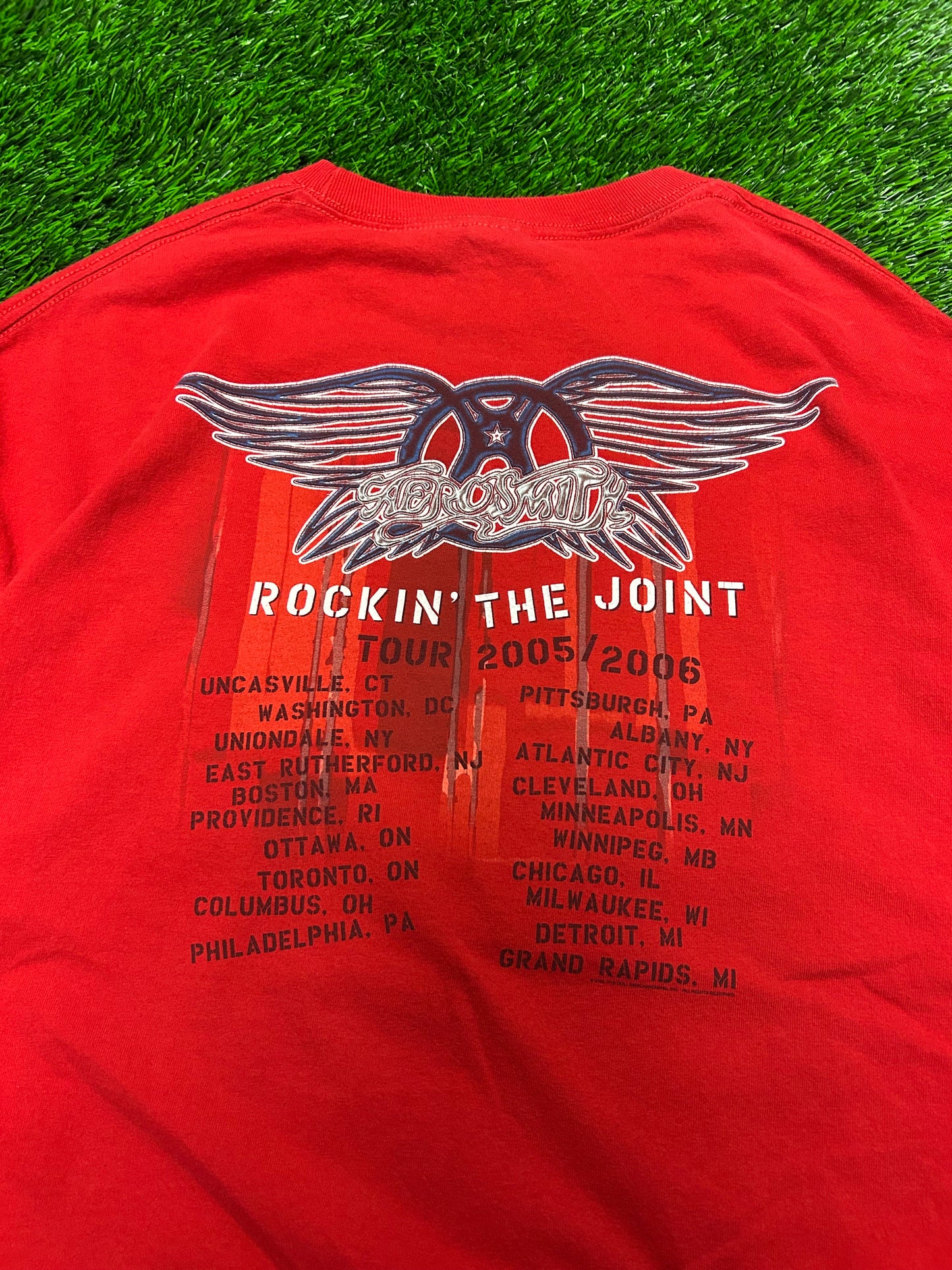 2005-06 Aerosmith "Rockin' The Joint" Vintage Red Band Tour Tee (XL)