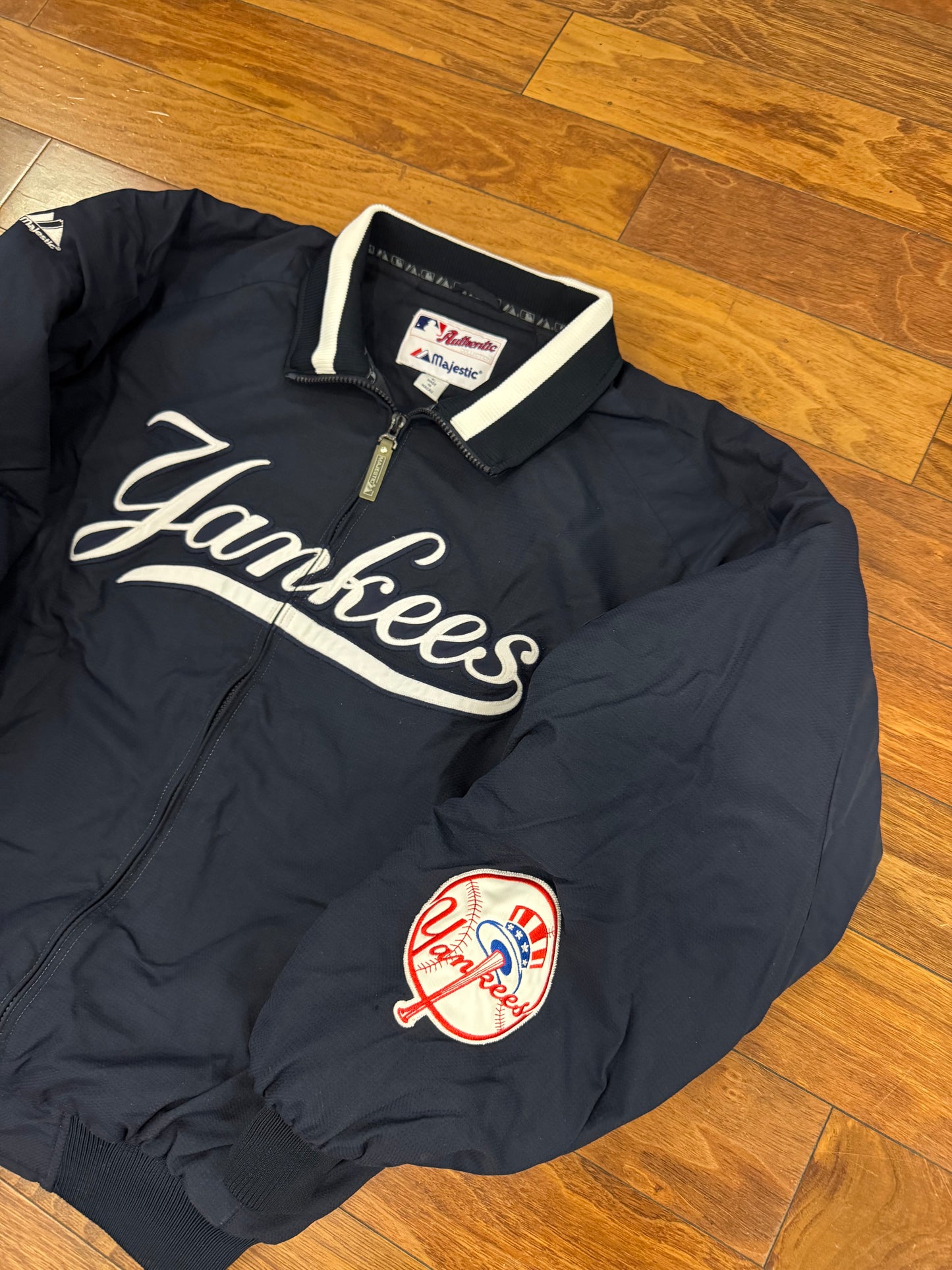 00s New York Yankees Majestic Spell Out Jacket (L)