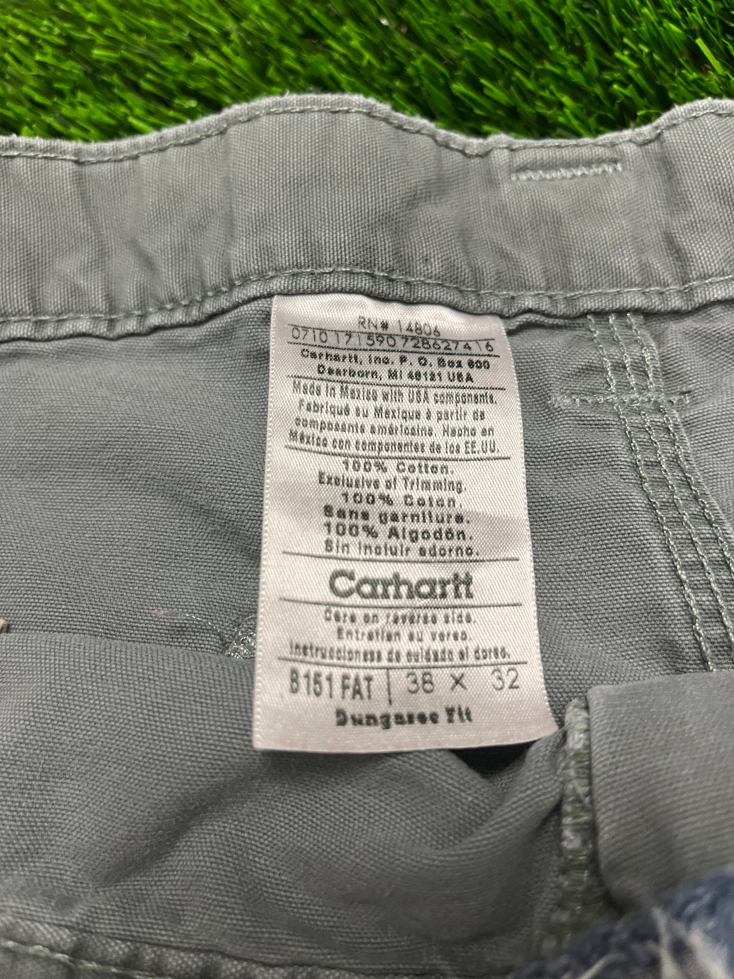 2010s Carhartt Olive Workwear Carpenter Cut Frayed Shorts (38)