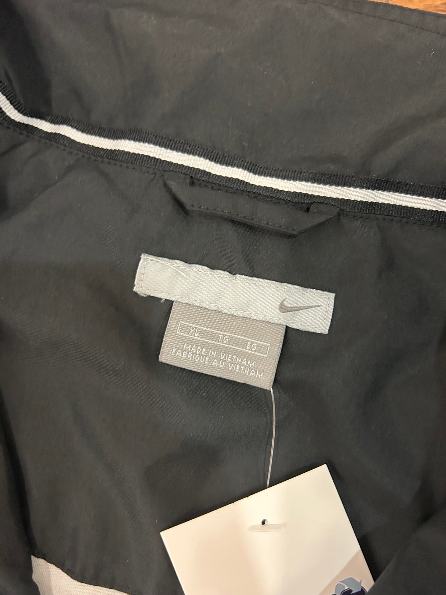 00s Nike Vintage Black & White Windbreaker (XL)