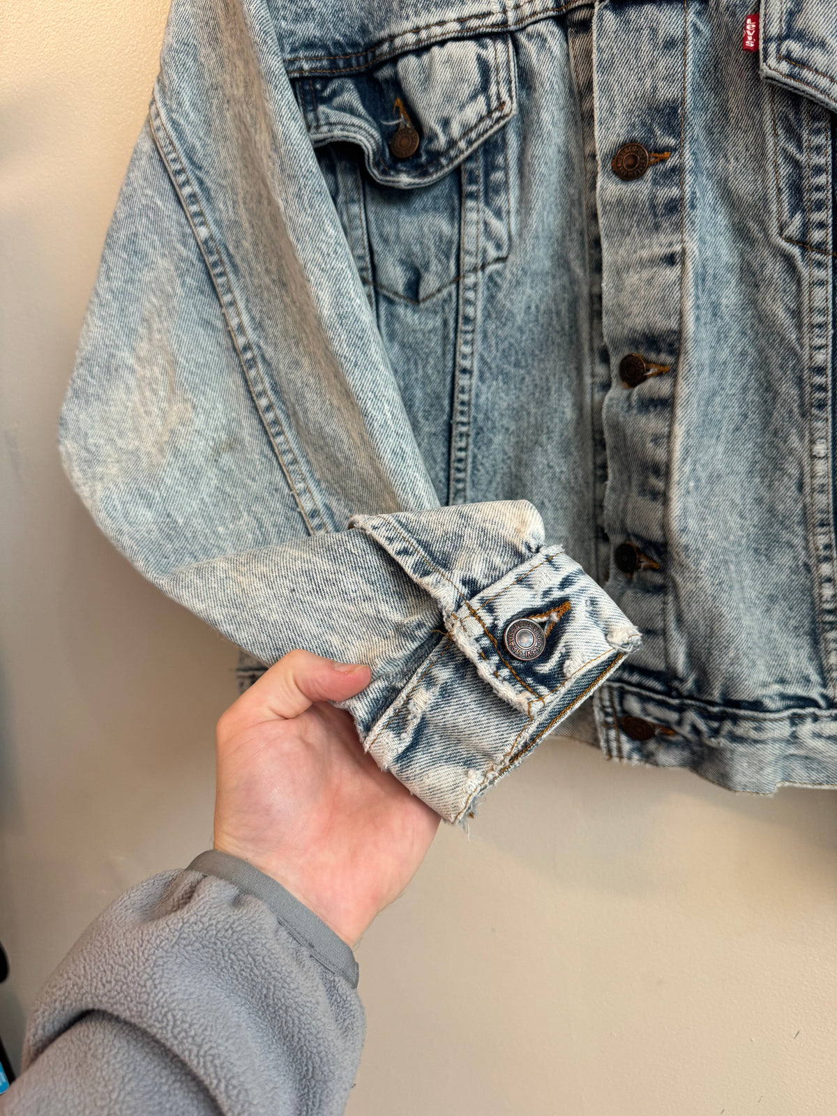 90s Levi's Faded Light Wash Denim Jacket (L)