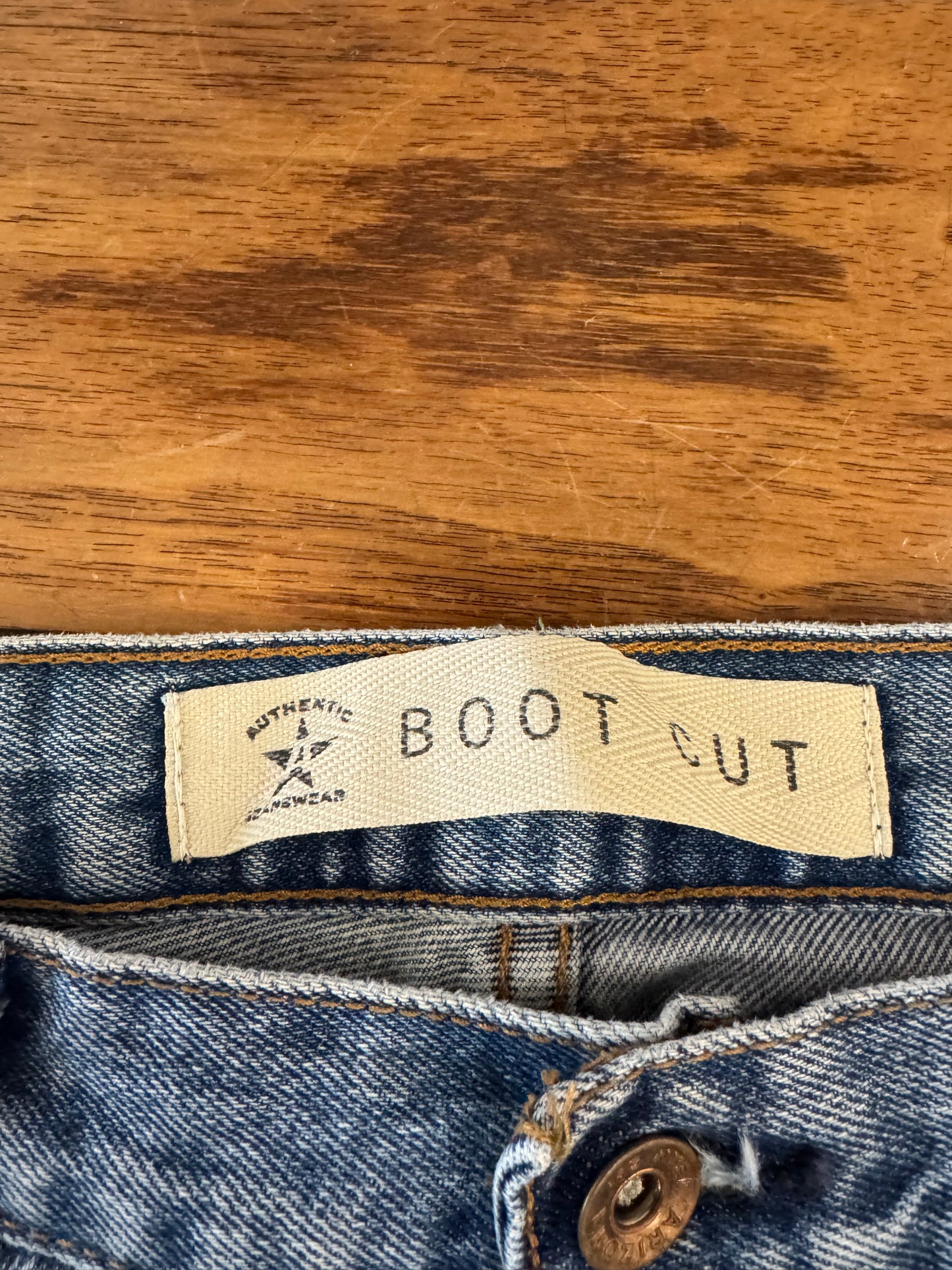 00s Arizona Bootcut Light Wash Blue Jeans (31 x 30)