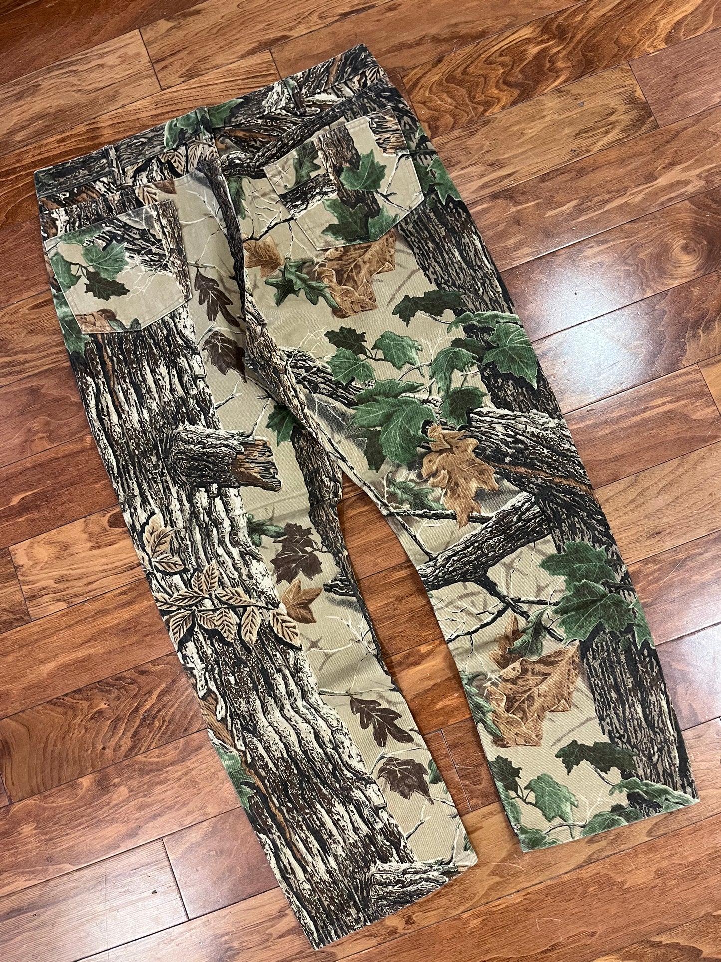 00s Realtree Baggy Camo Pants (38x30)