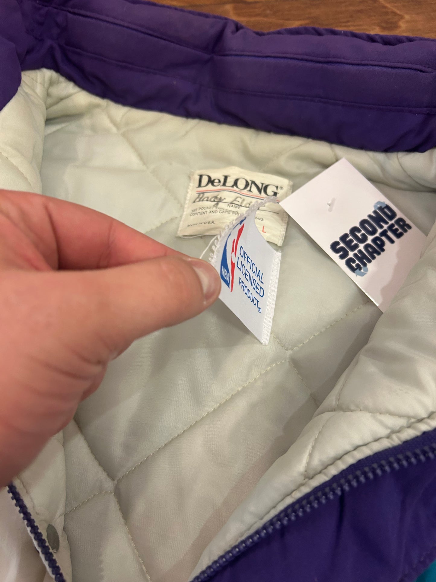 90s Charlotte Hornets DeLong Vintage NBA Puffer Jacket (L)