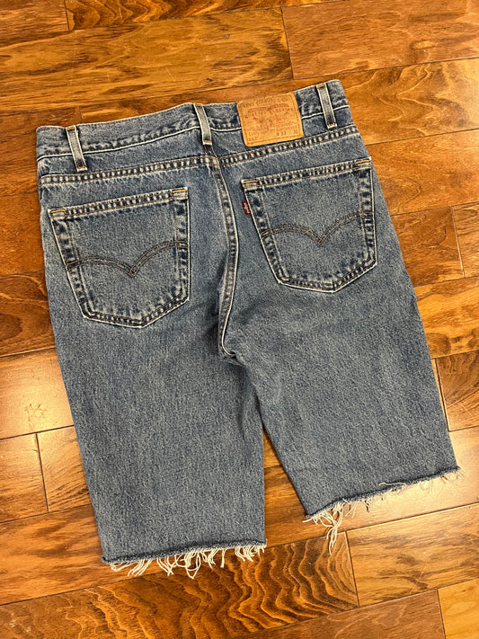 2001 Levi's 512 Mid Wash Shorts (33)