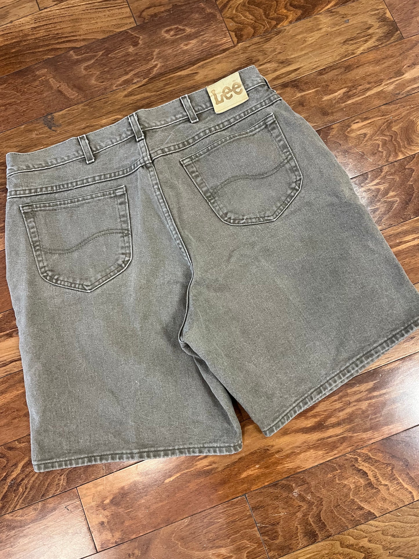 90s Lee Faded Cement Shorts (40)