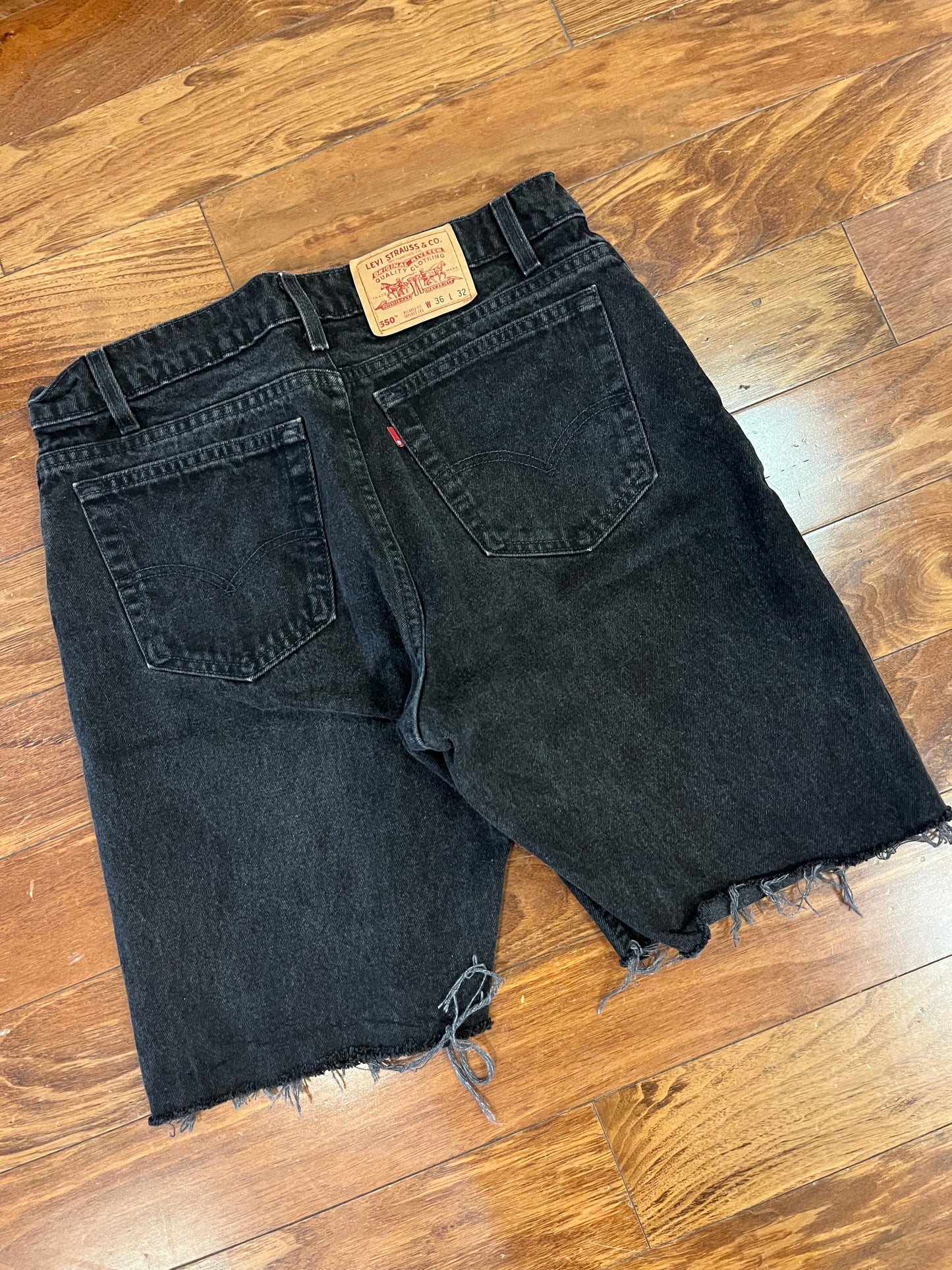 1996 Levi's 550 Black Jean Shorts (36)