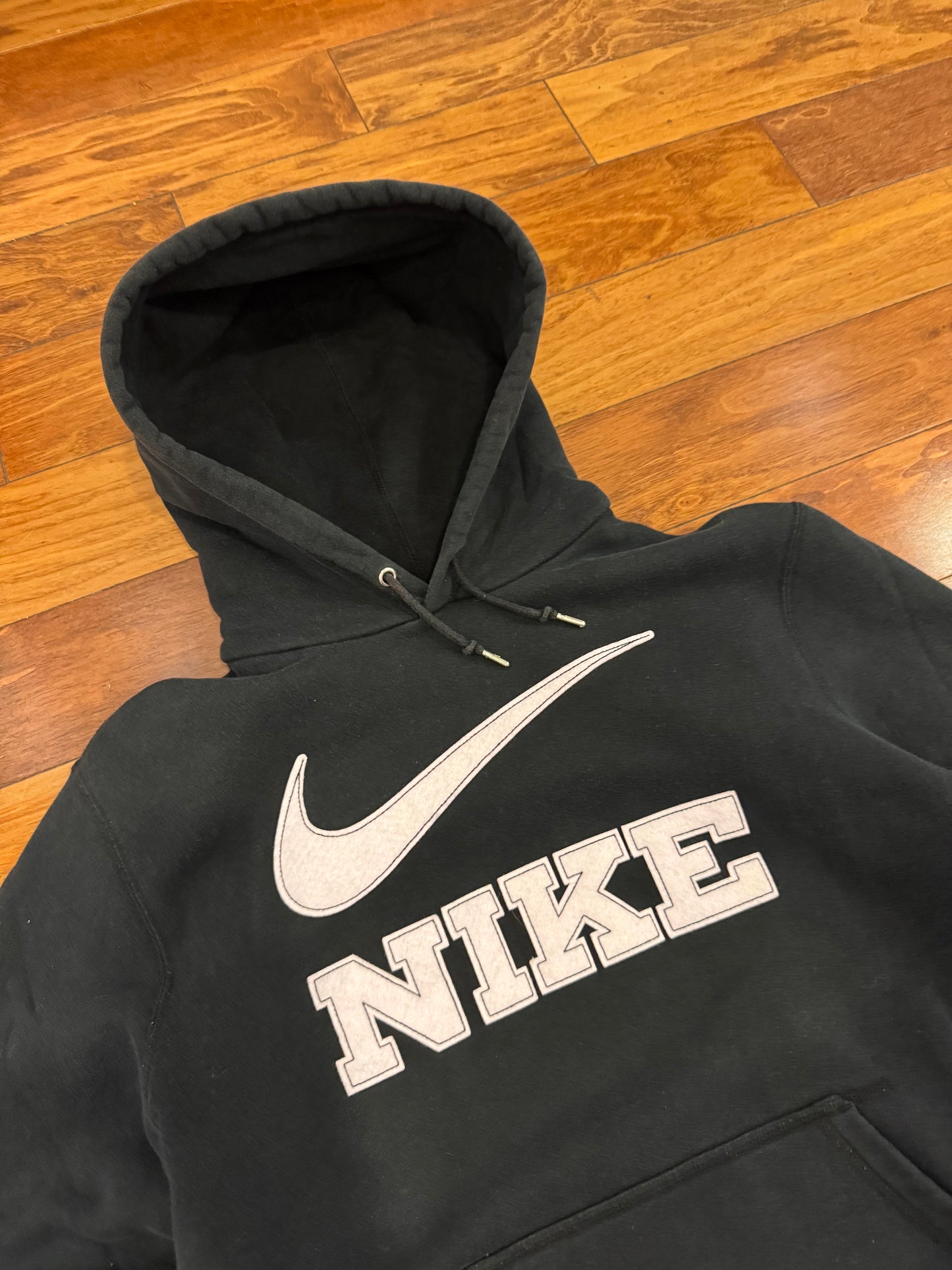 00s Nike Spell Out Swoosh Essential Black Hoodie (L)