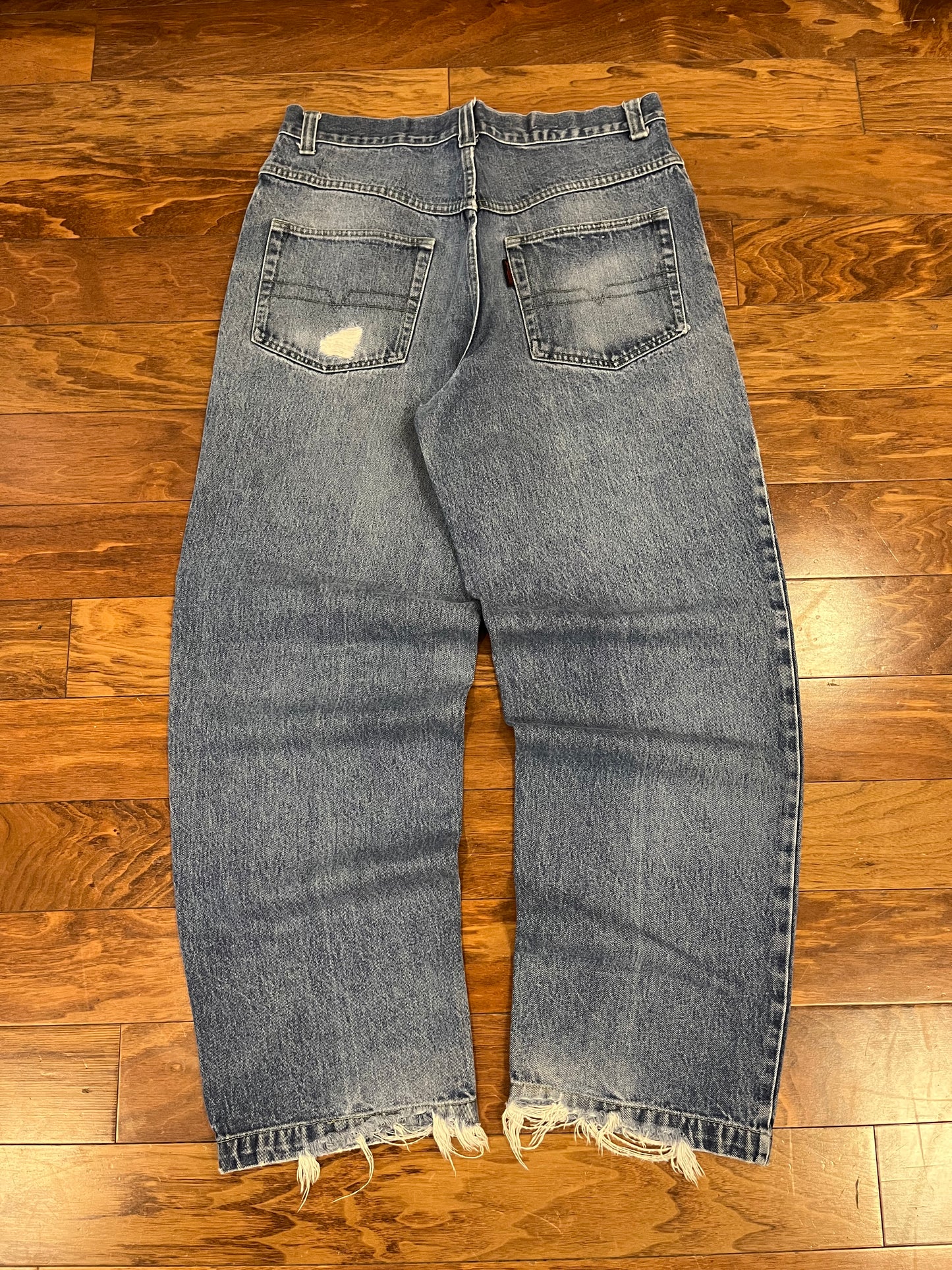 00s Vibes Baggy Distressed Jeans (36 x 32)