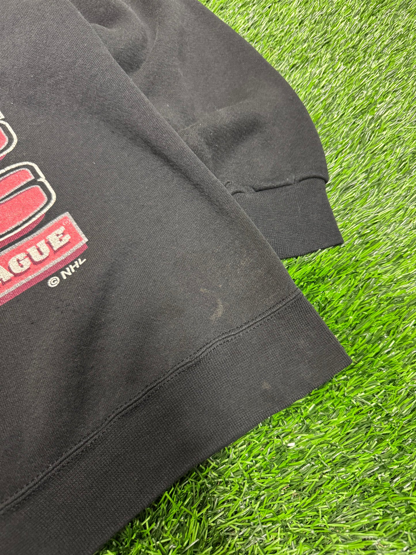 1997 Buffalo Sabres Stanley Cup Thrashed Vintage NHL Crewneck (M)