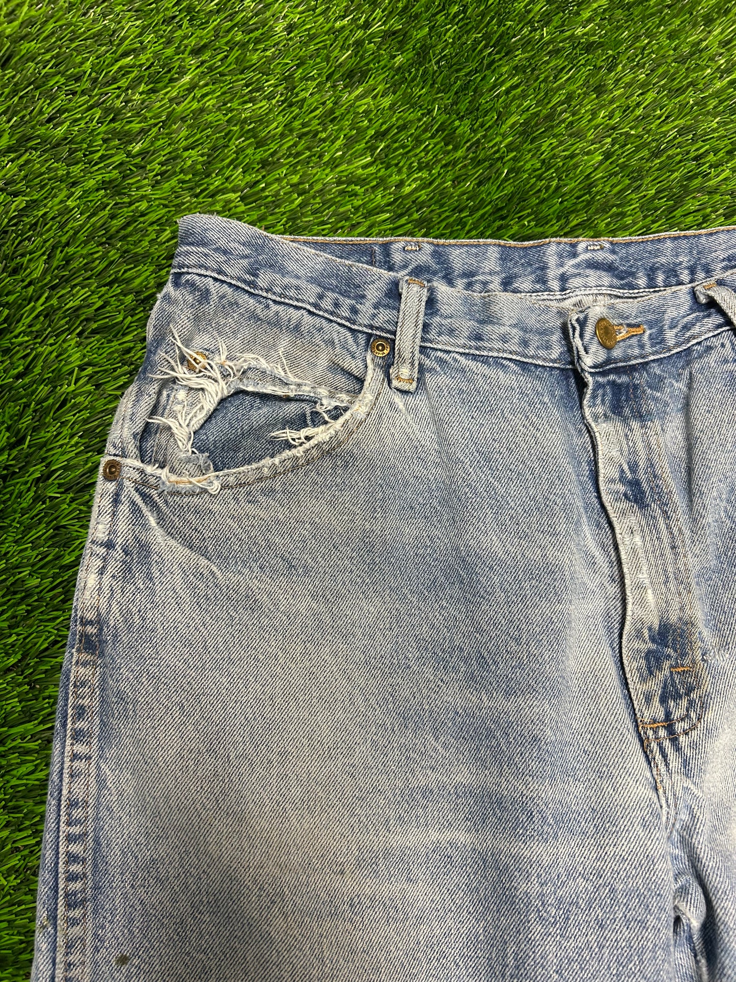00s Wrangler Workwear Distressed Cut Off Vintage Jean Shorts (36)