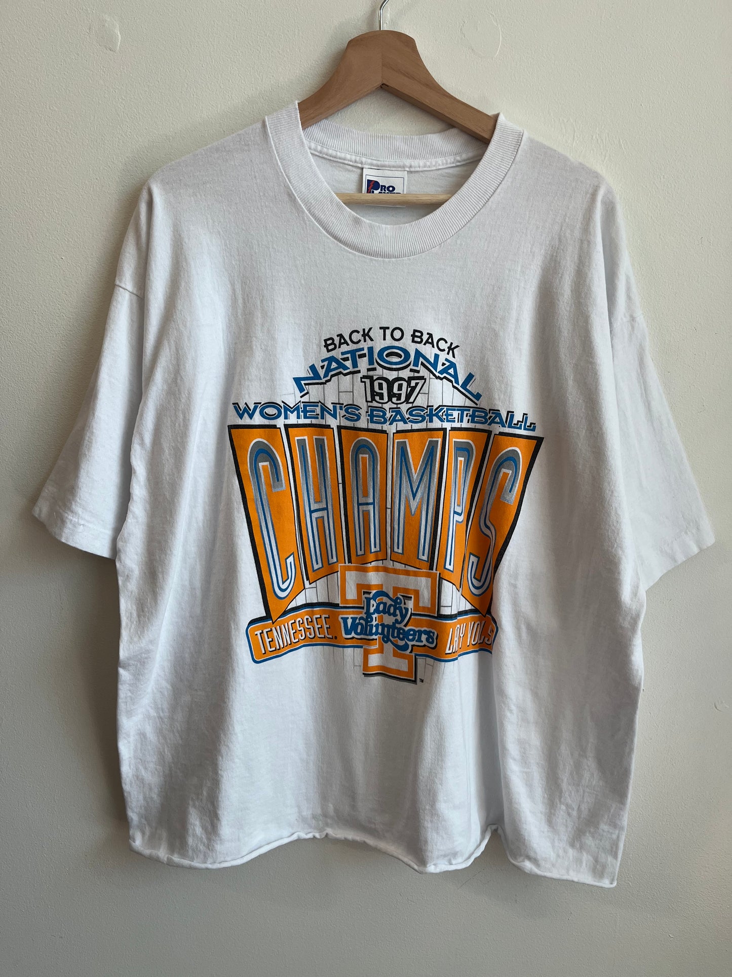 1997 Tennessee Lady Vols Back to Back Champs Cropped Tee (XL)