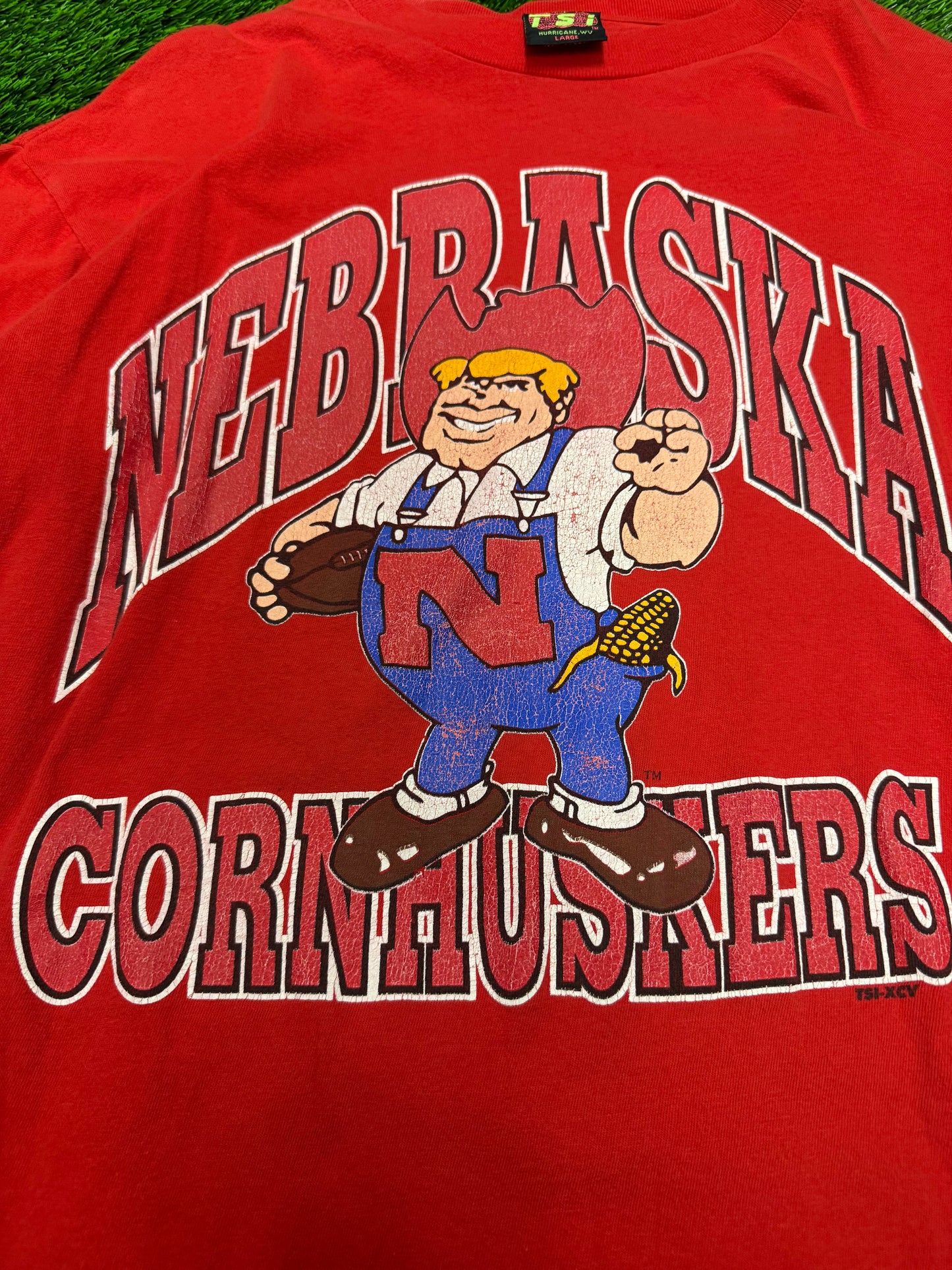 90s Nebraska Cornhuskers College University Mascot Spell Out Vintage Tee (L)