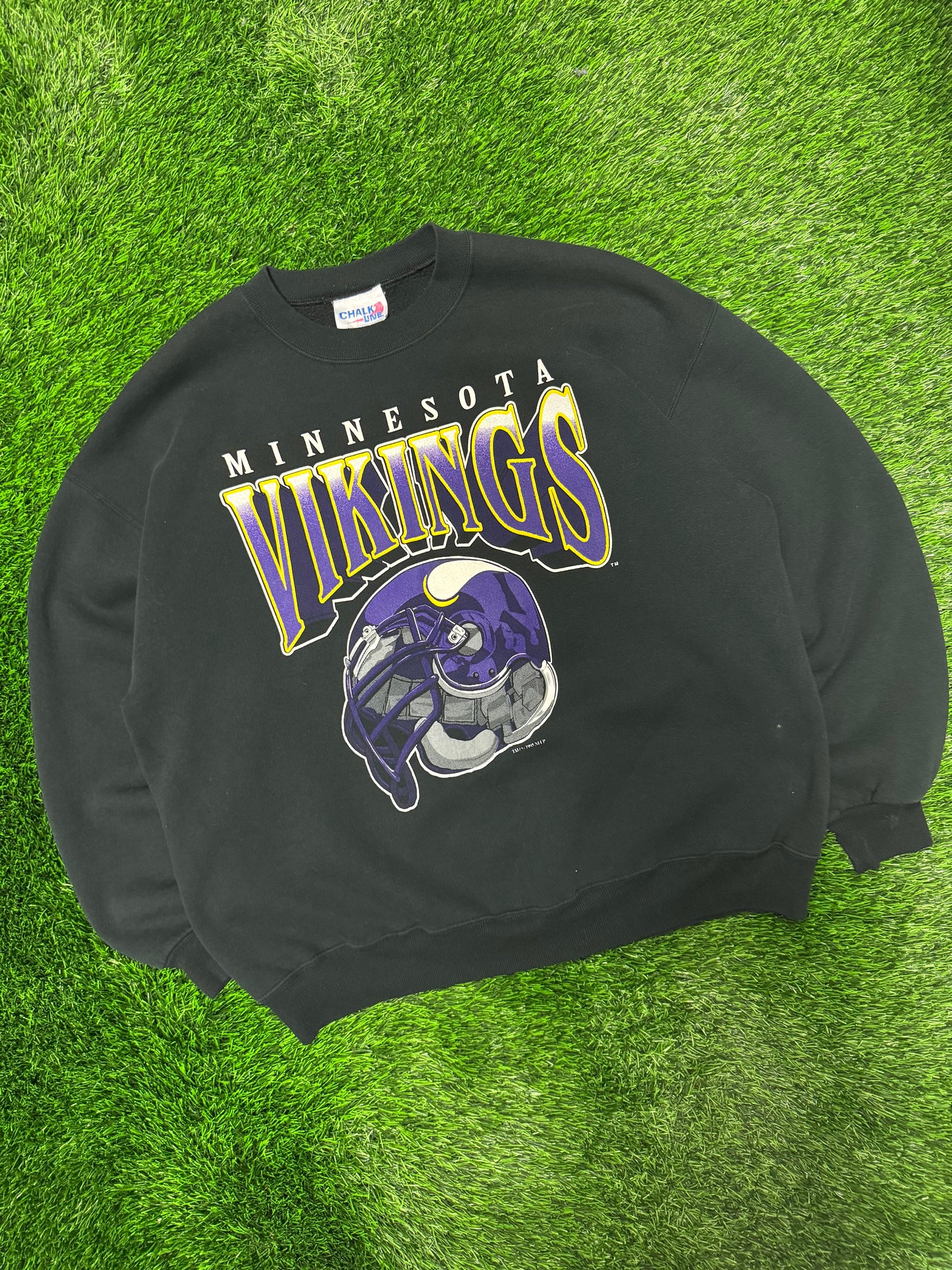 1995 Minnesota Vikings Helmet Vintage Chalk Line Graphic Crewneck (XL)