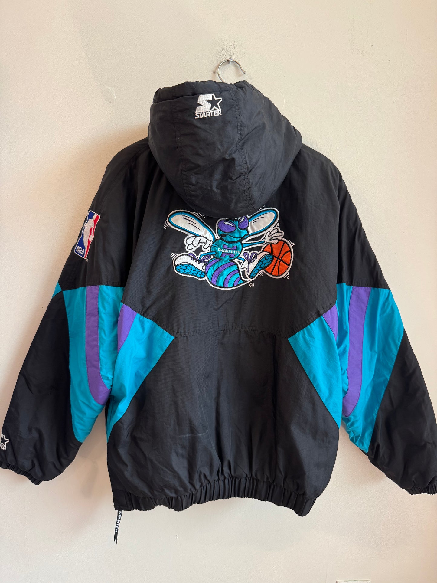 90s Charlotte Hornets Black Starter Puffer Jacket (L)