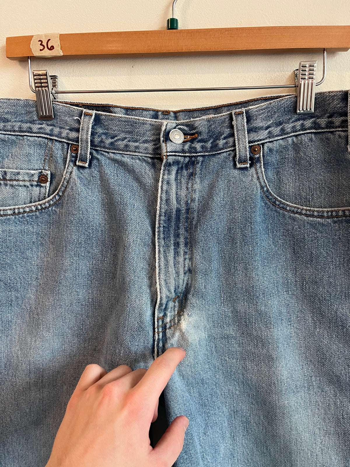 2001 Levi’s 550 Light Wash Shorts (36)