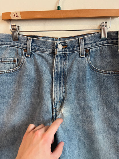 2001 Levi’s 550 Light Wash Shorts (36)