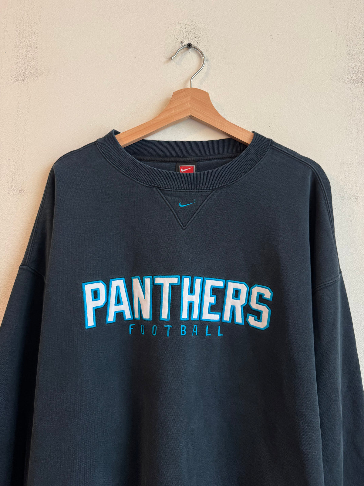 00s Carolina Panthers Cropped Nike Center Swoosh Crewneck (XXL)