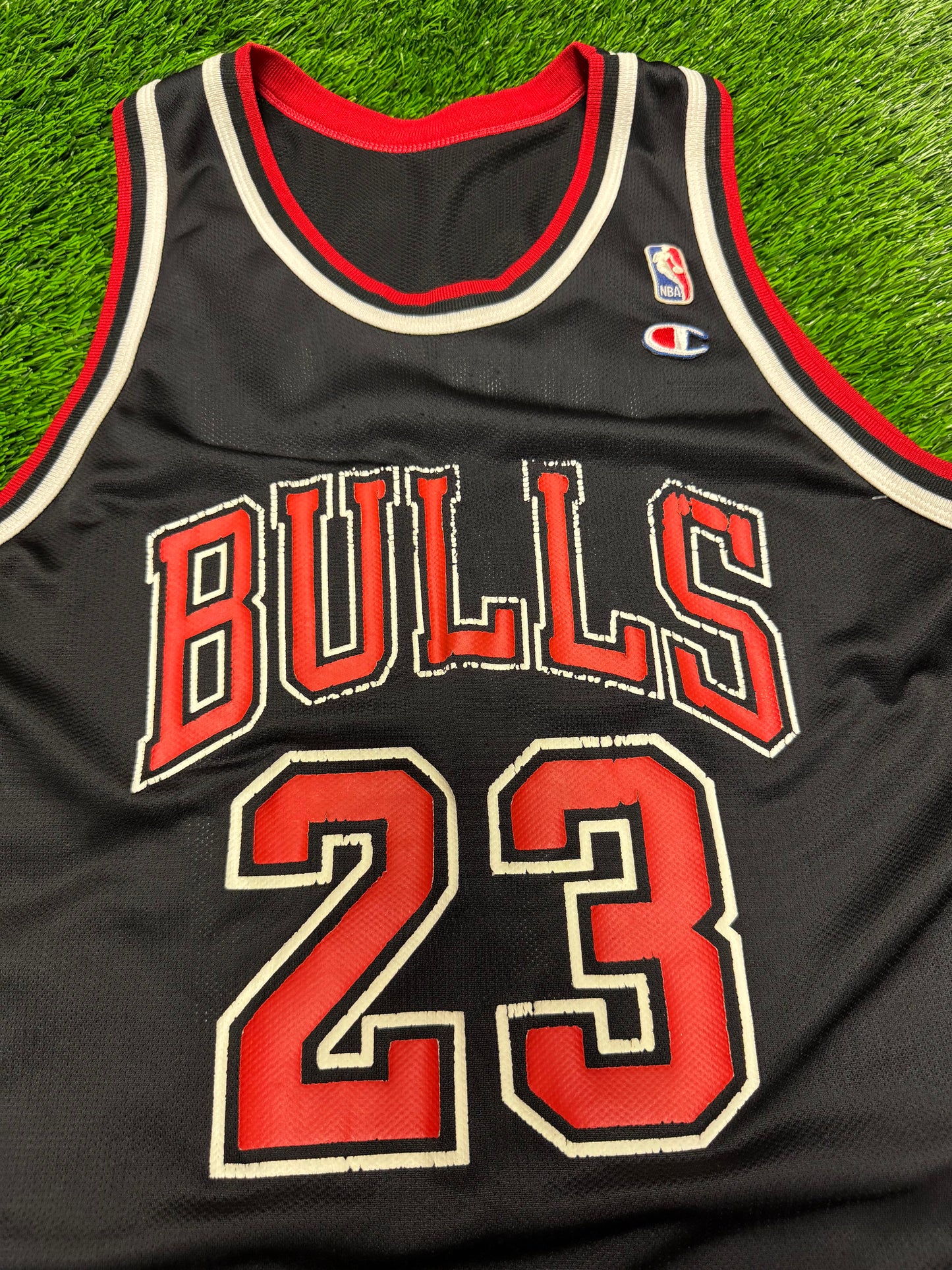 90s Chicago Bulls Michael Jordan 23 Vintage Champion NBA Black Jersey (L)