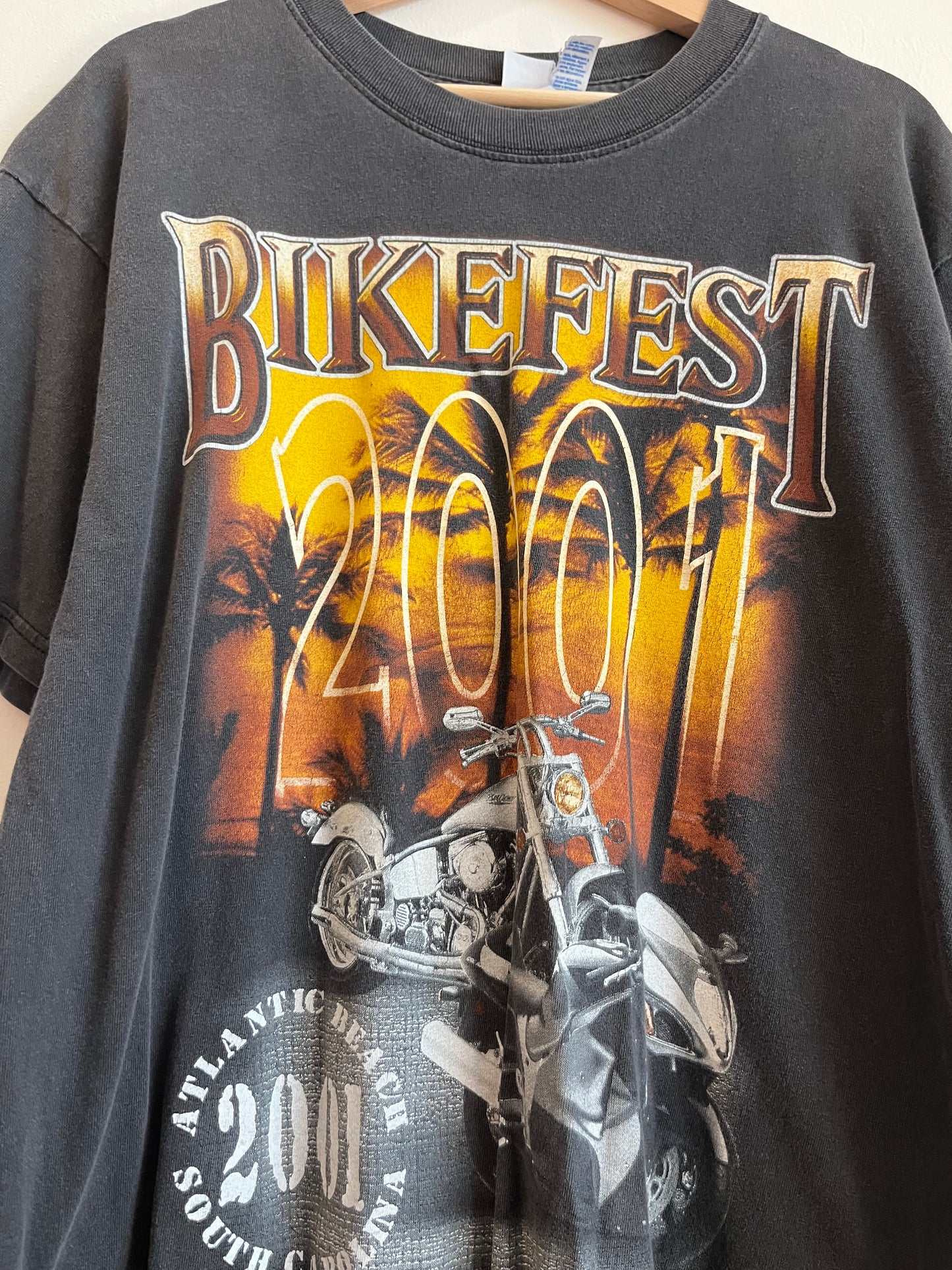 2001 Bikefest Atlantic Beach Faded Black Graphic Tee (L)