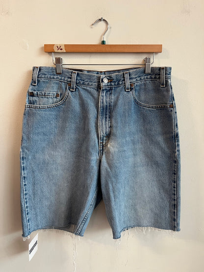 2001 Levi’s 550 Light Wash Shorts (36)