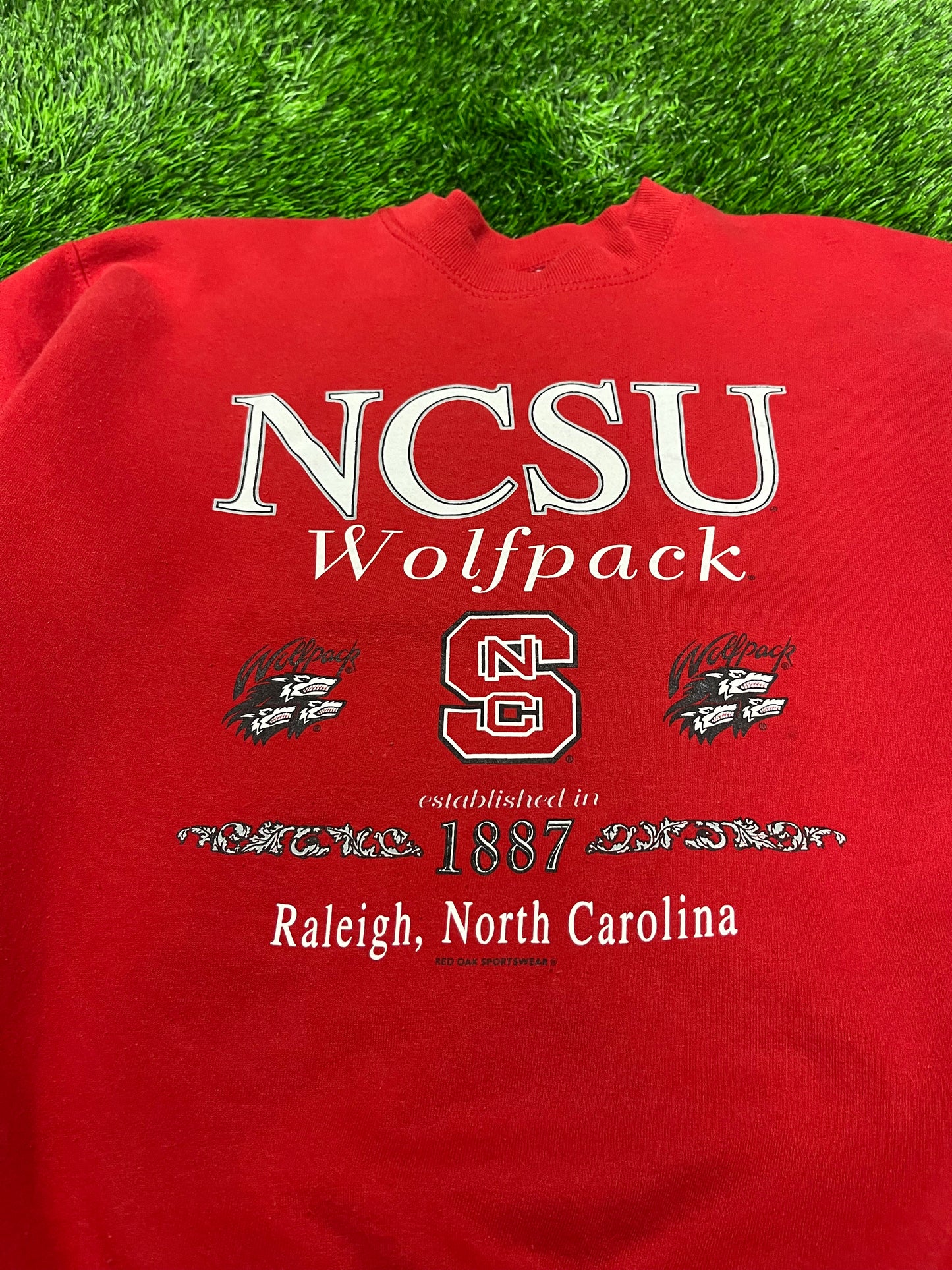 00s NC State University Wolfpack 3-Wolf Logo Vintage Crewneck (M)