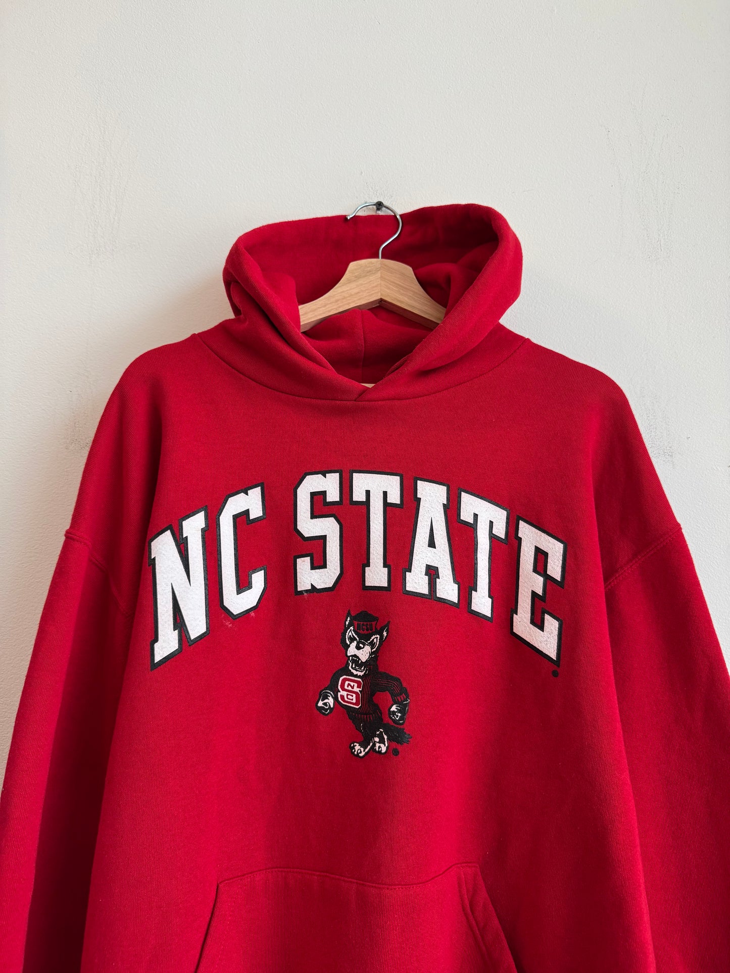2000s NC State Wolfpack Russell Athletics Red Hoodie (L)