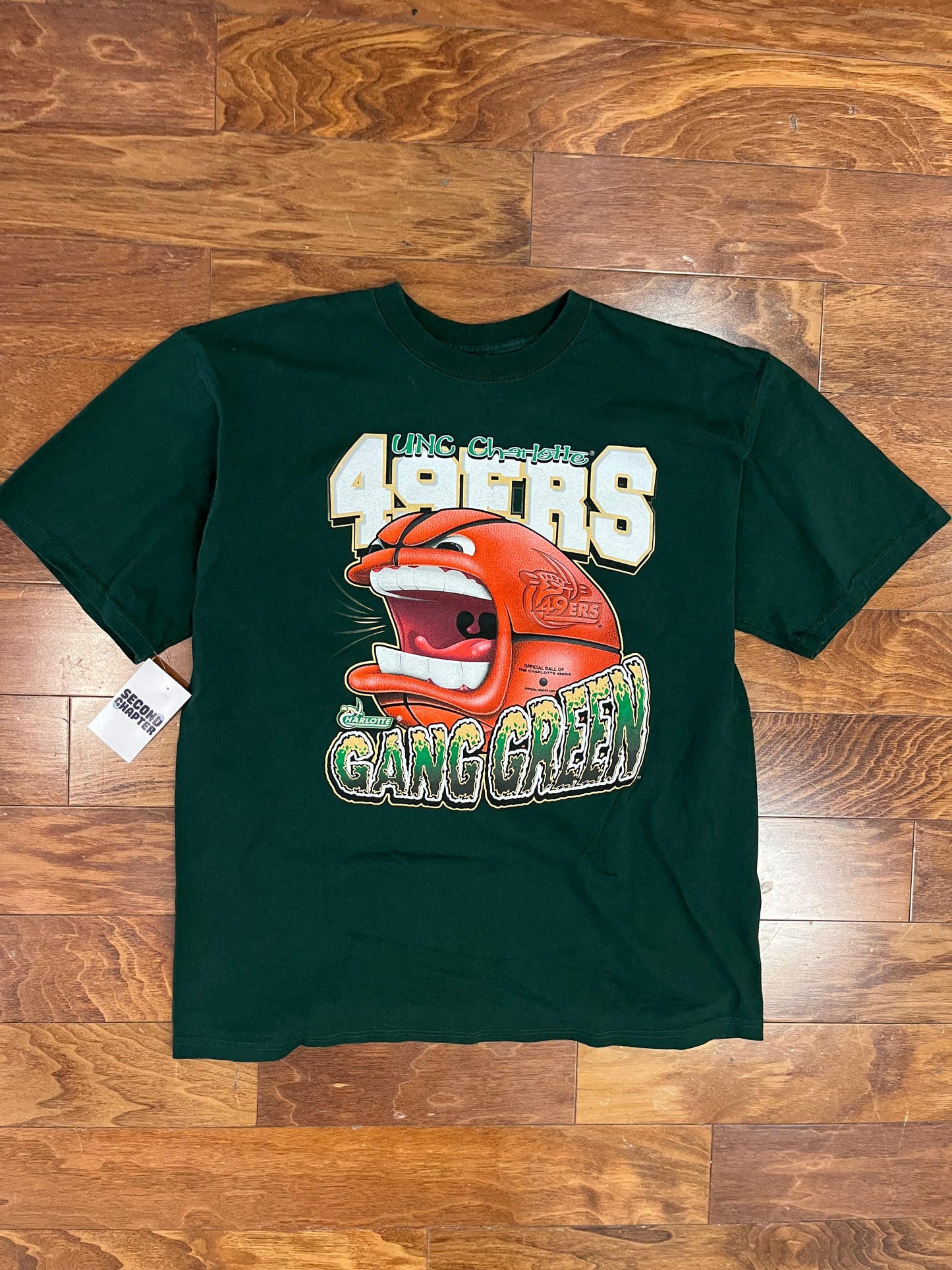 00 UNC Charlotte Gang Green Graphic Rare Tee (L)