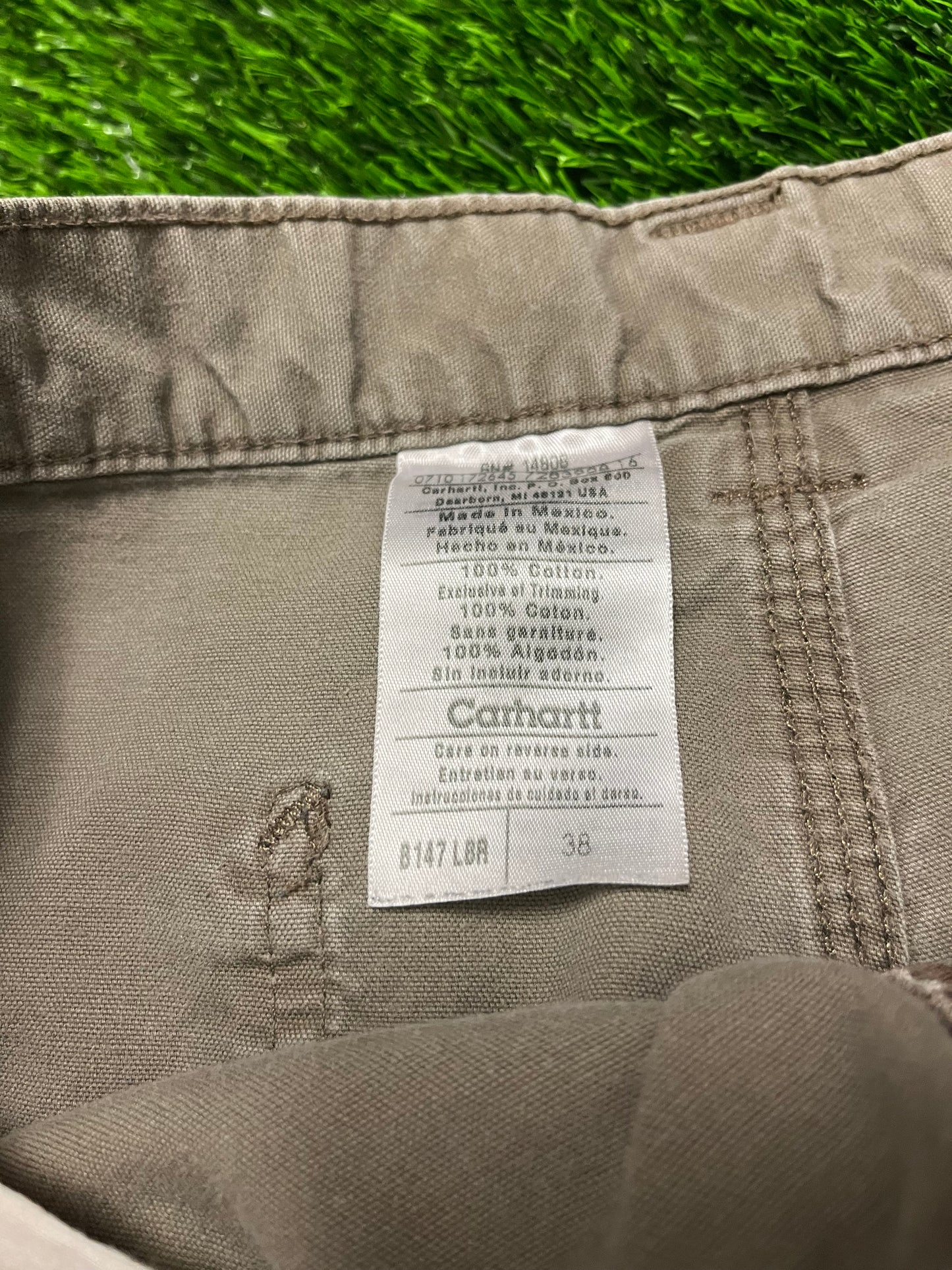 2010 Carhartt Workwear Carpenter Faded Olive Vintage Shorts (36)