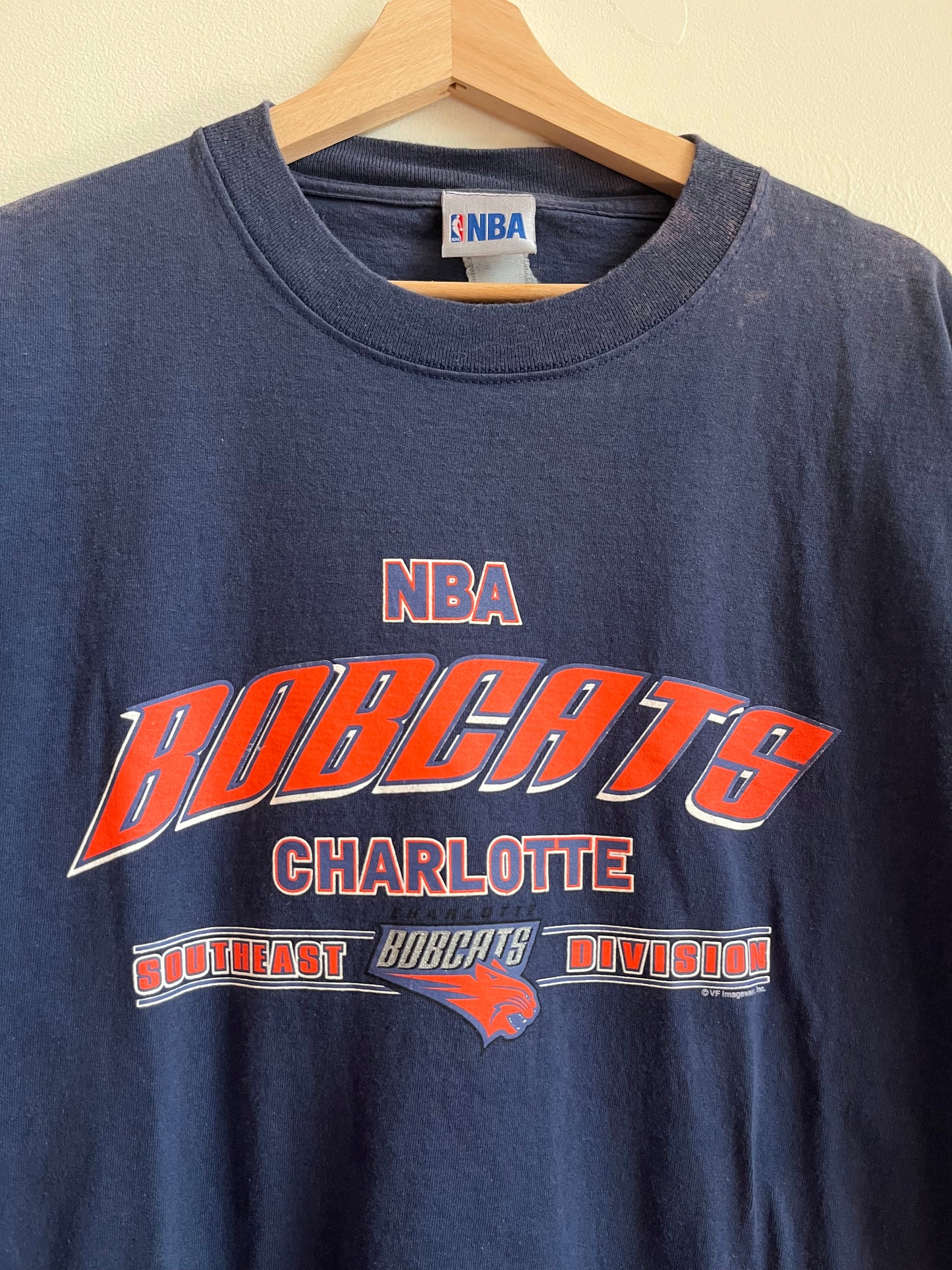2000s Charlotte Bobcats NBA Faded Navy Tee (L)