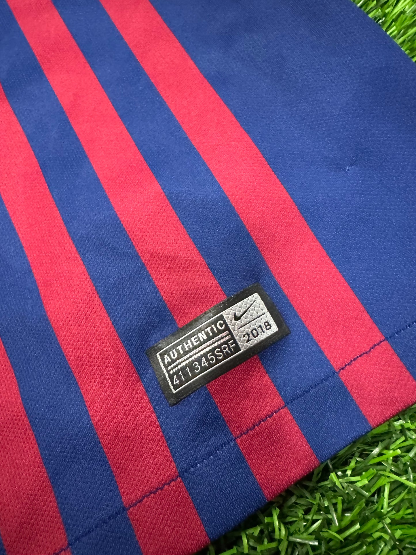 Nike FC Barcelona Lionel Messi #10 2018 Home Kit Jersey (M)