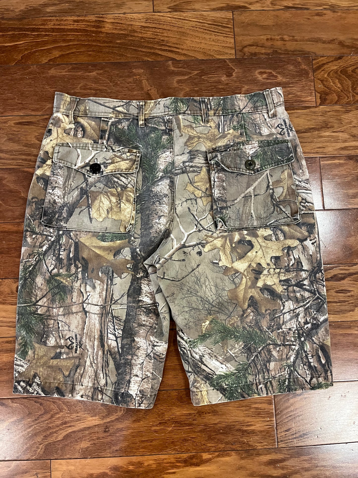 00s Realtree Faded Camo Shorts (34)