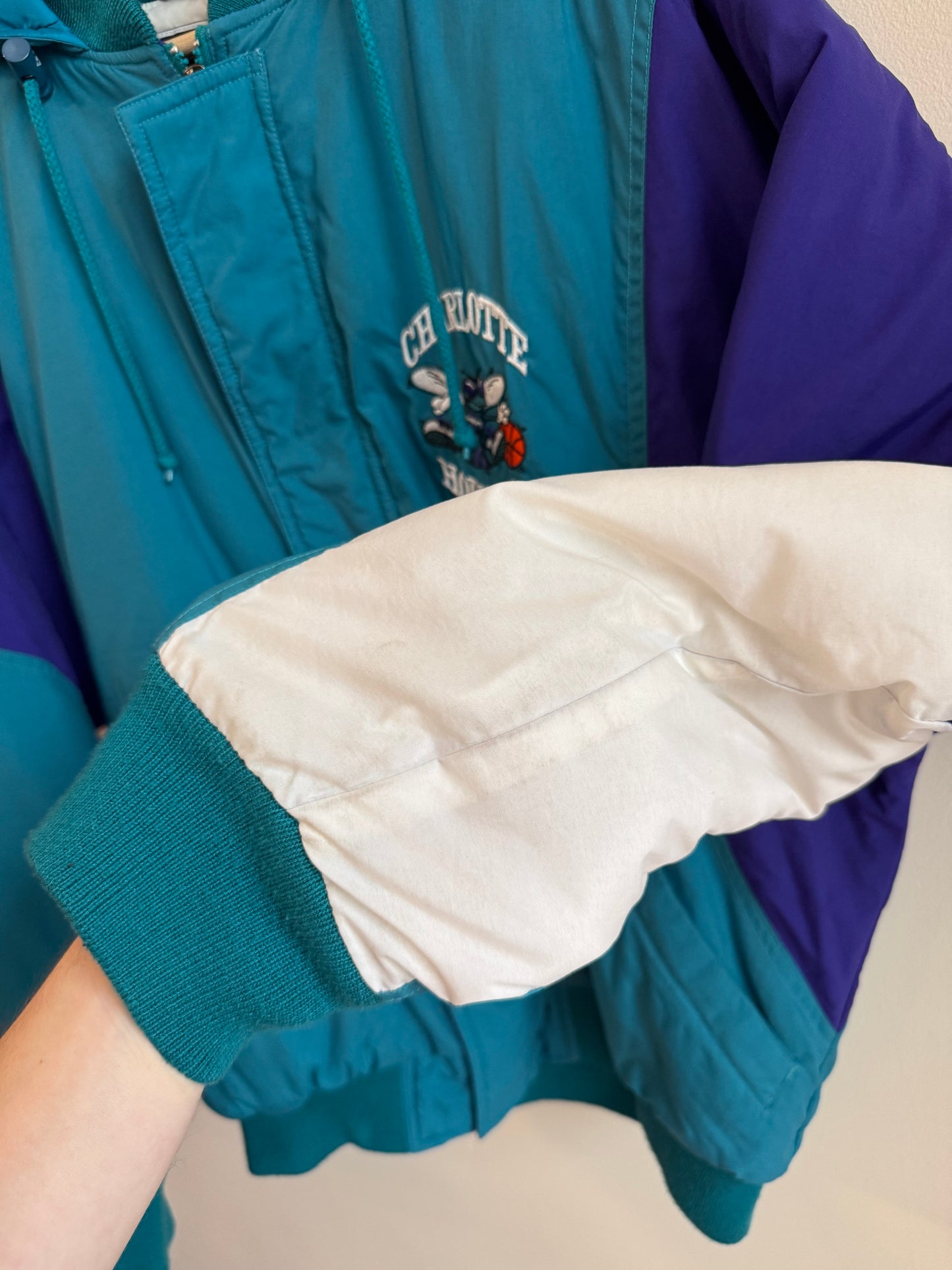 90s Charlotte Hornets Apex Puffer Jacket (L)