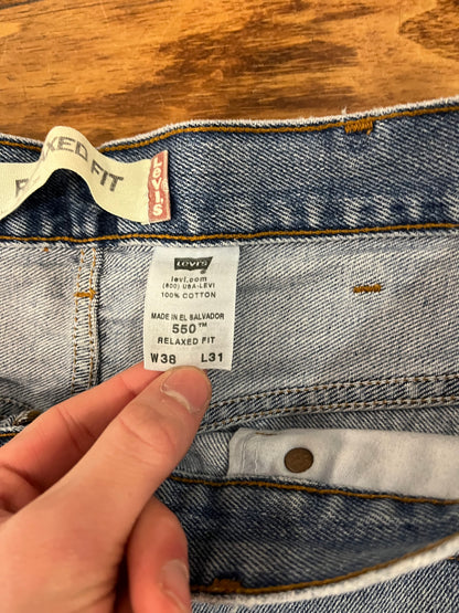 2004 Levi's 550 Relaxed Blue Jeans (38 x 30)