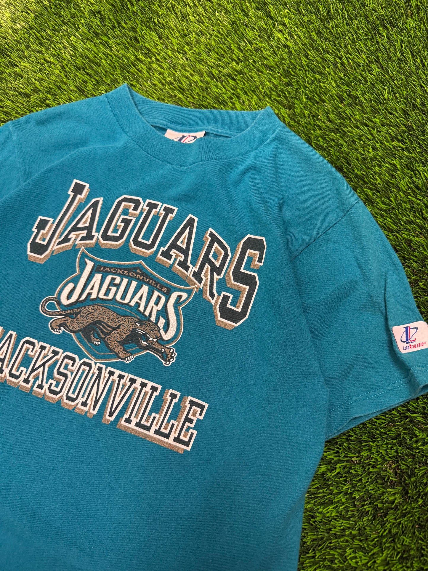 Jacksonville Jaguars Logo Athletic Spell Out Mascot Tee (Youth L)